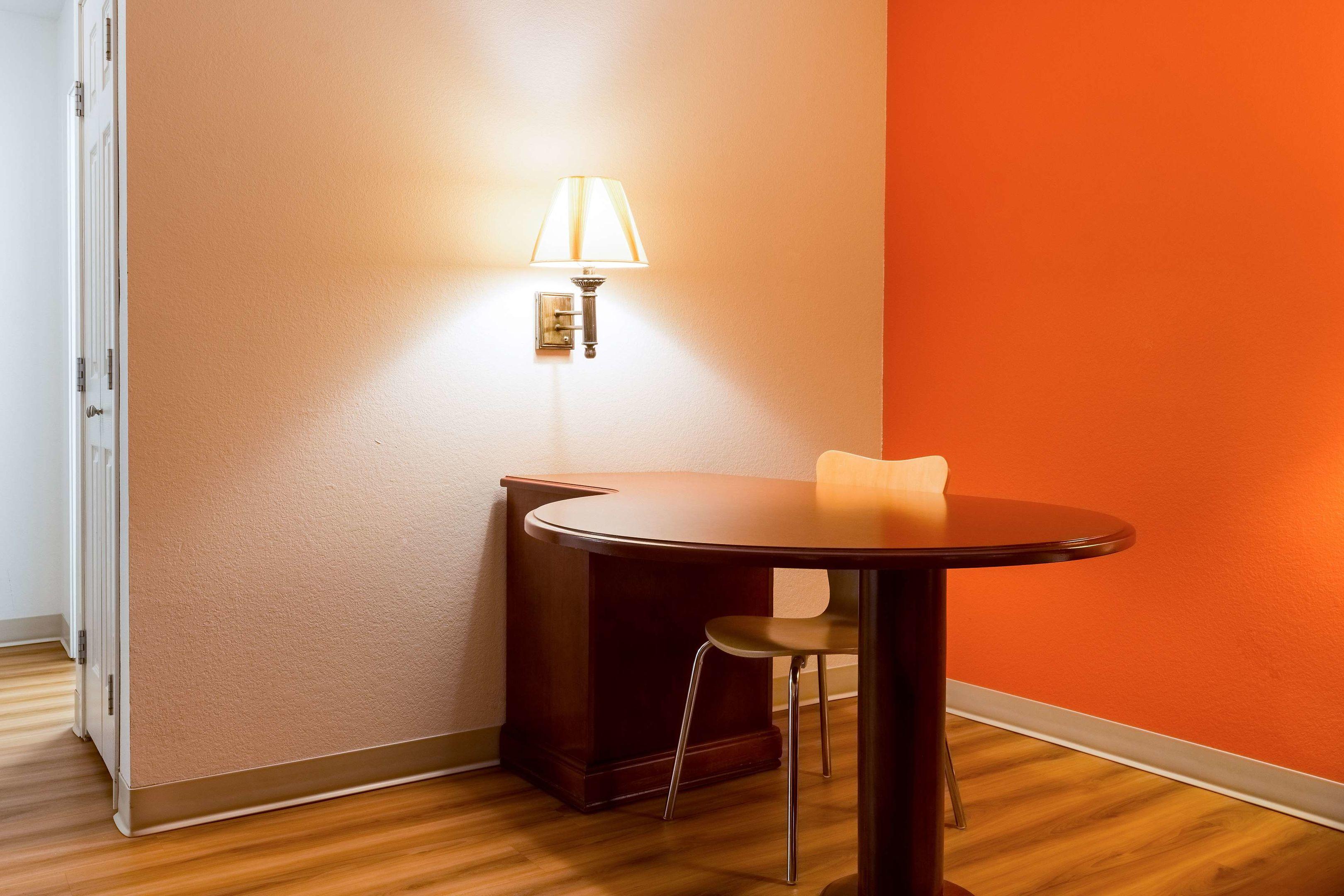 Motel 6 Crowley — photo 4