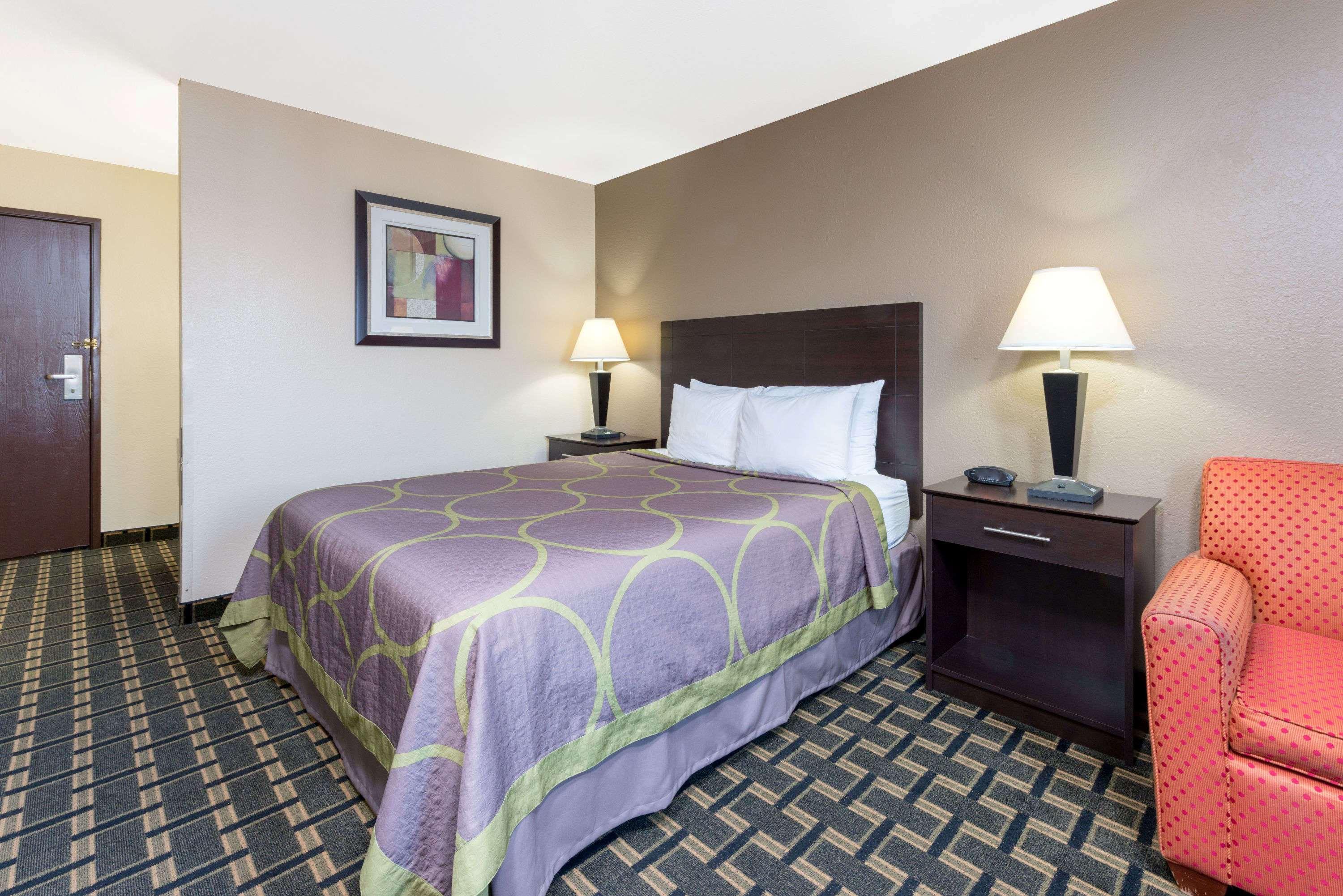 Super 8 by Wyndham Springfield East — photo 3