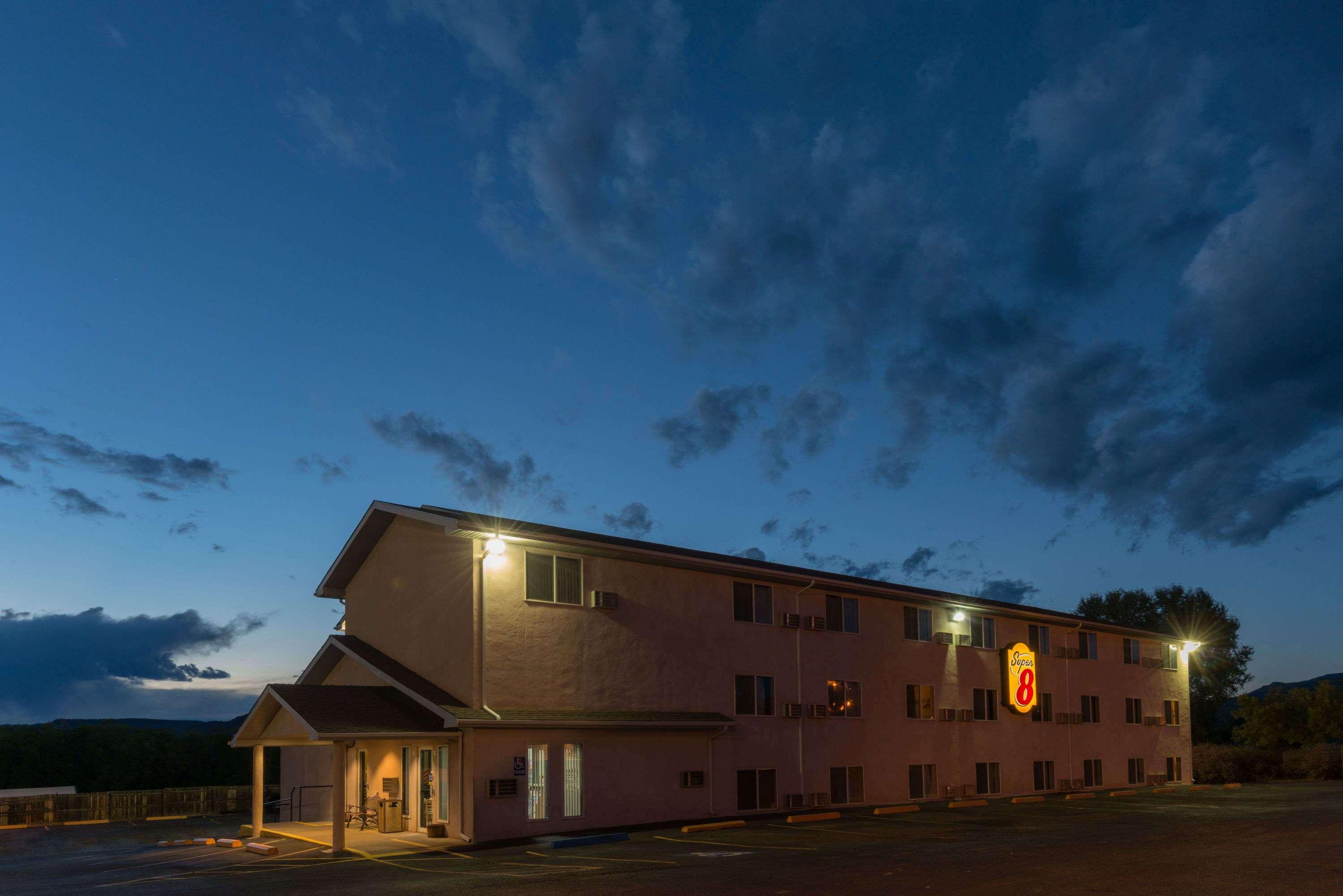 Super 8 by Wyndham Raton — photo 3