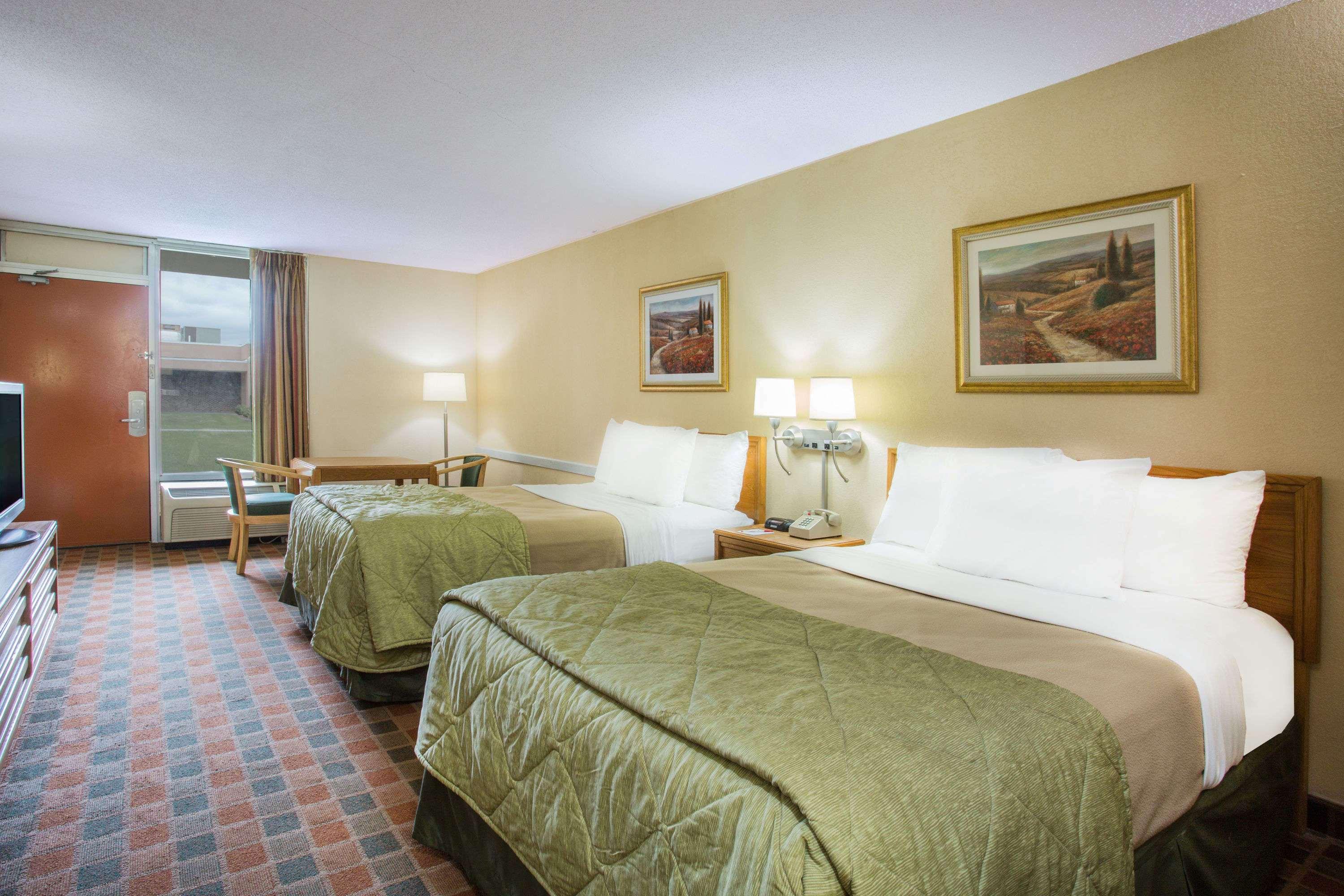 Ramada by Wyndham Wytheville — photo 5