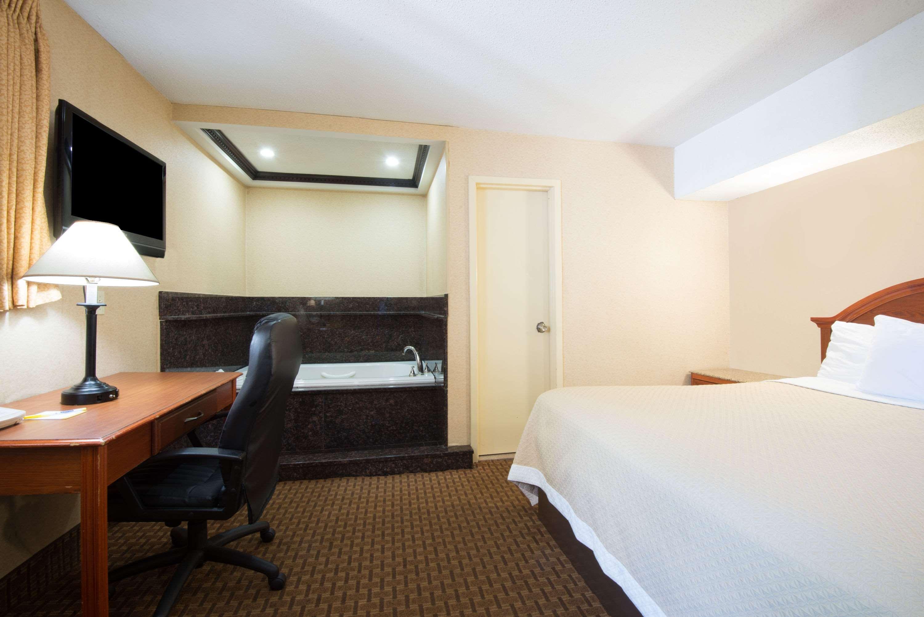 Days Inn Long Island/Copiage — photo 4