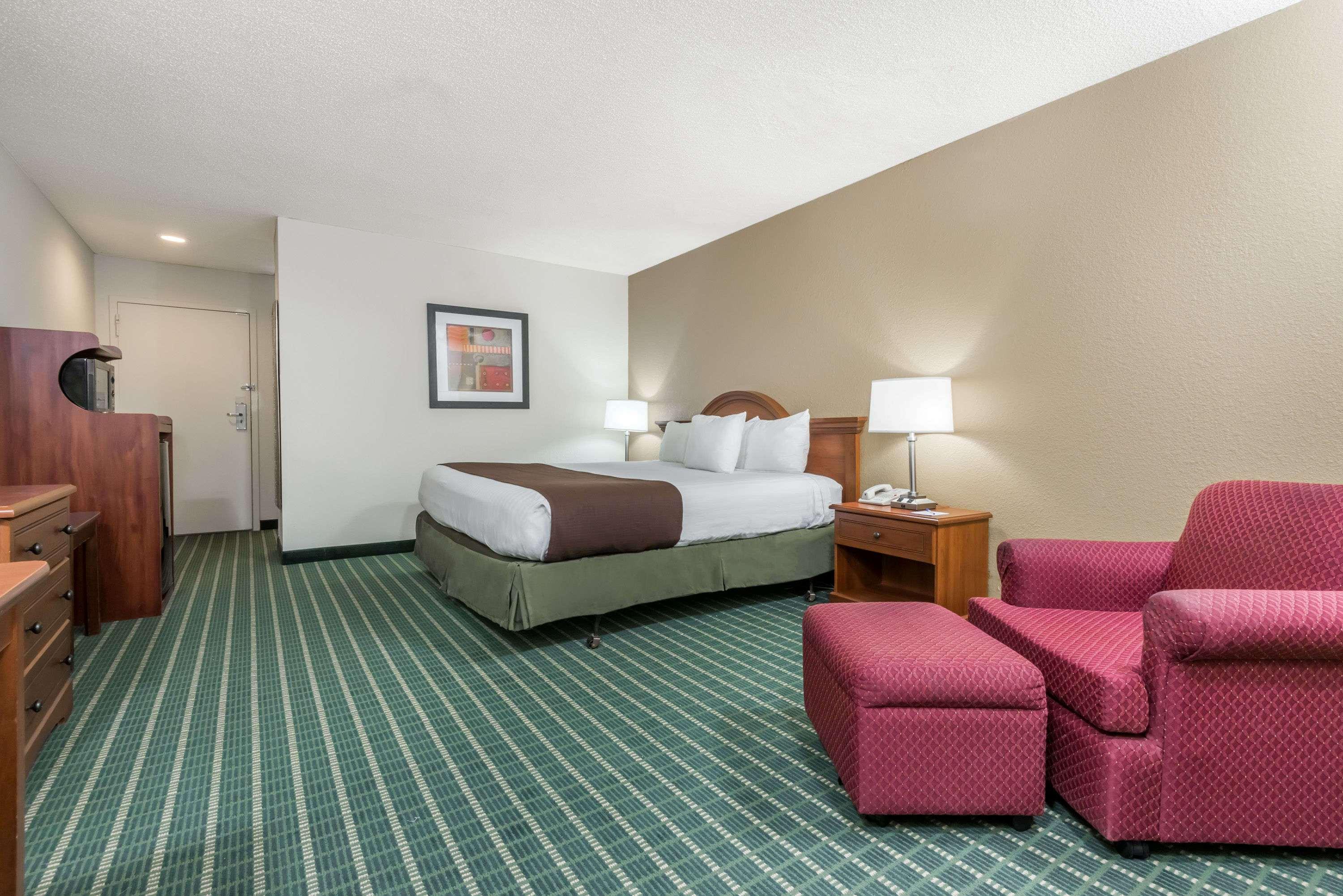 Baymont by Wyndham Kokomo — photo 4