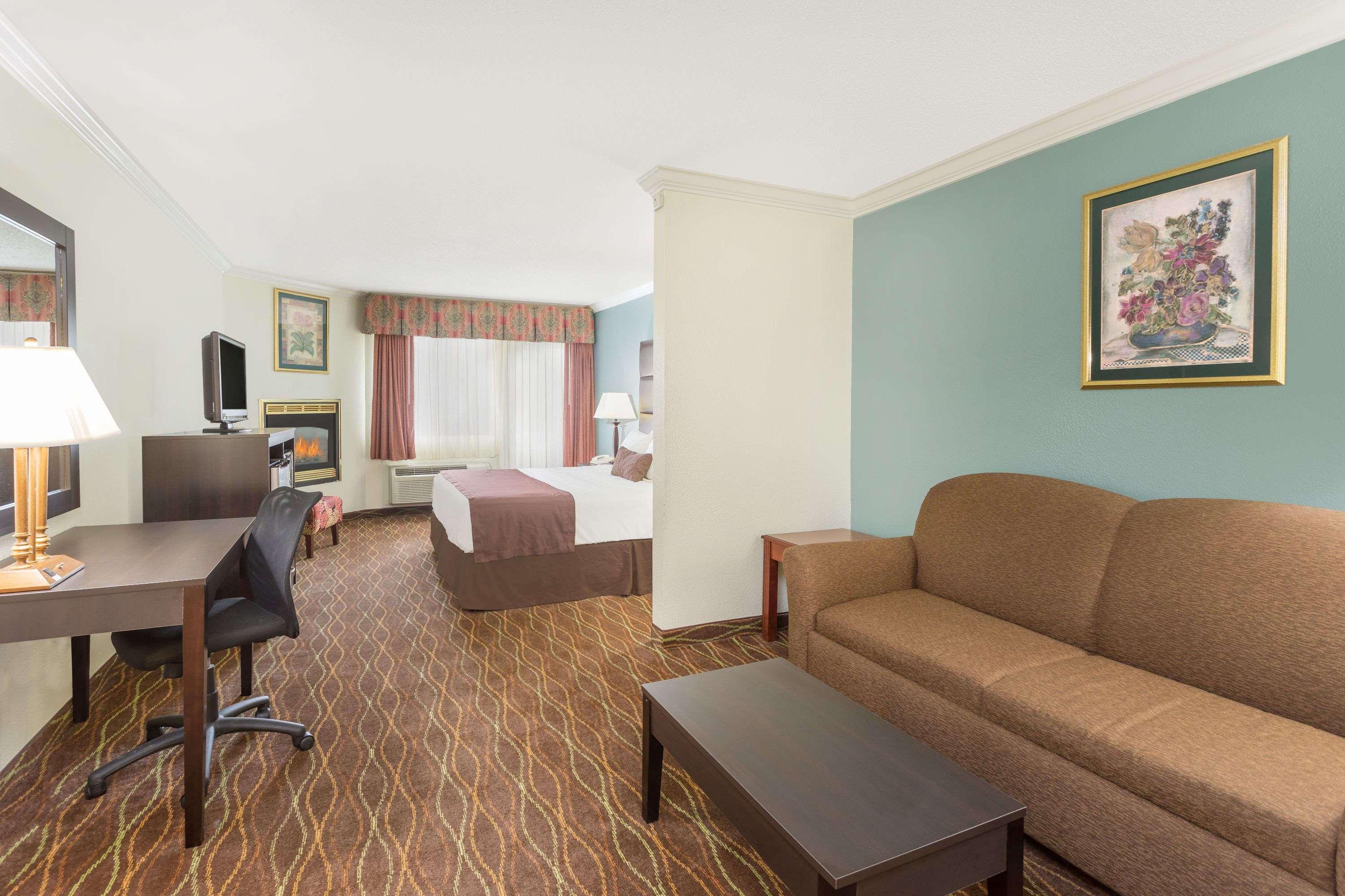 Baymont Inn & Suites Helen — photo 3