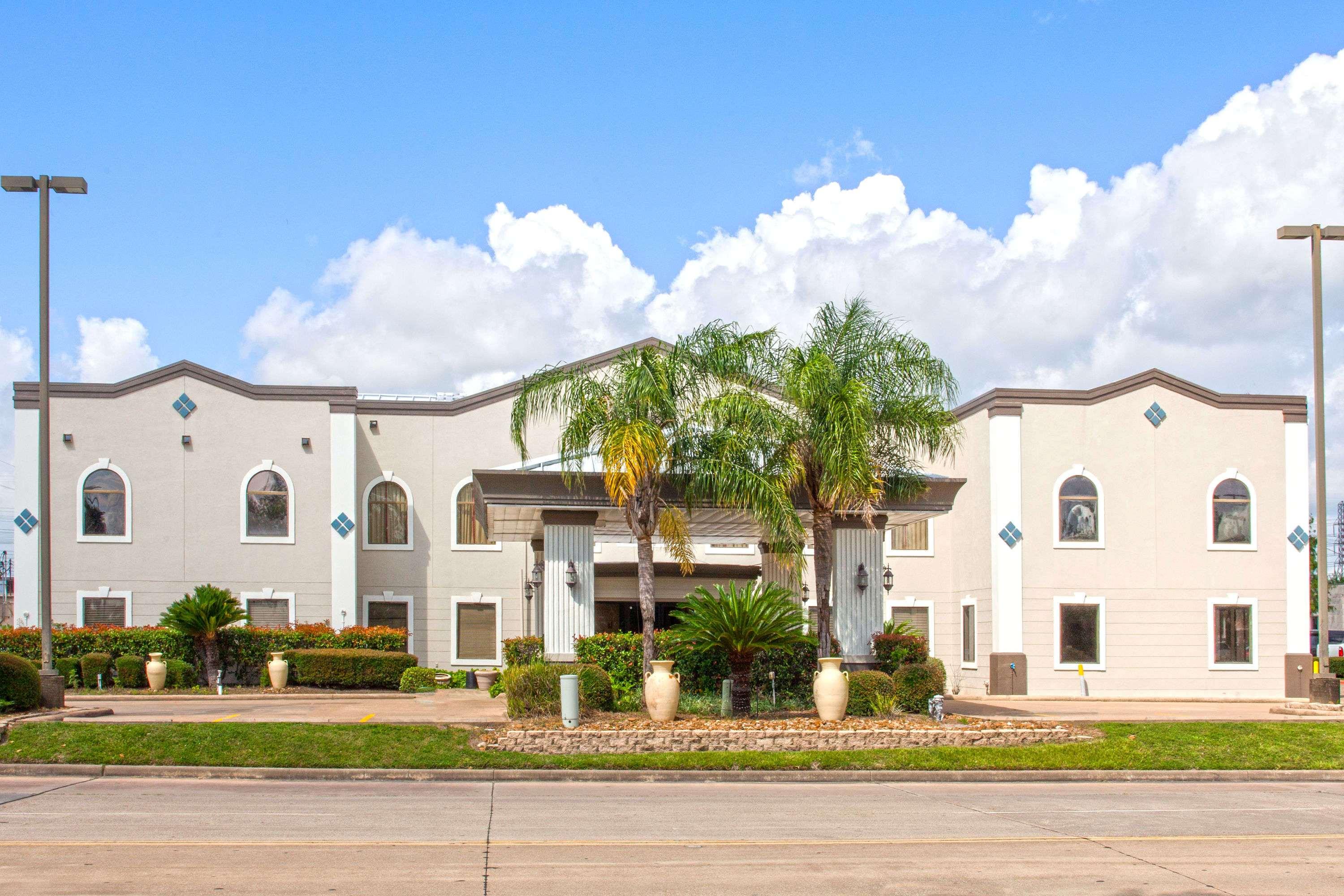 Days Inn & Suites Webster Nasa Clear Lake Houston