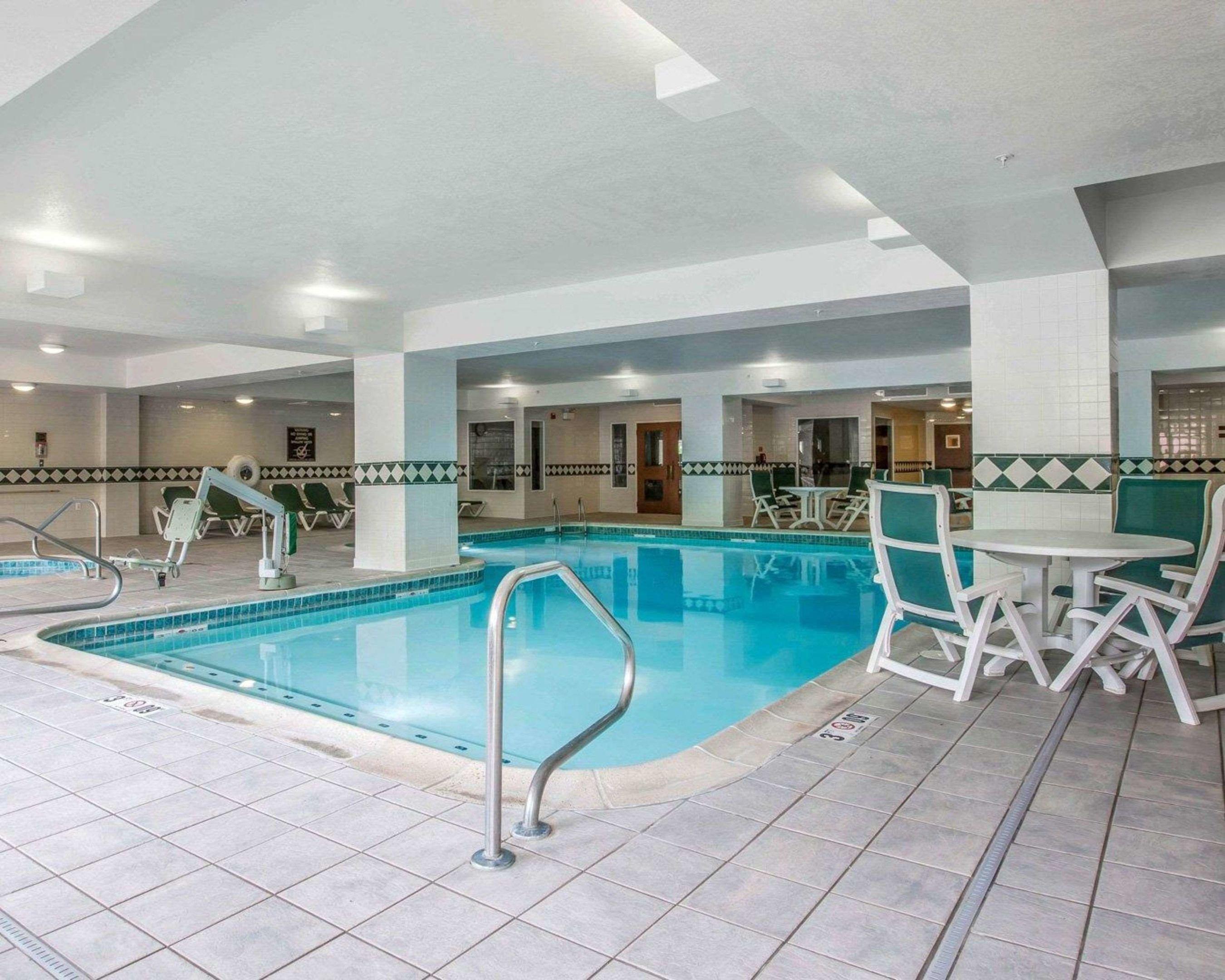 Comfort Inn & Suites — photo 4