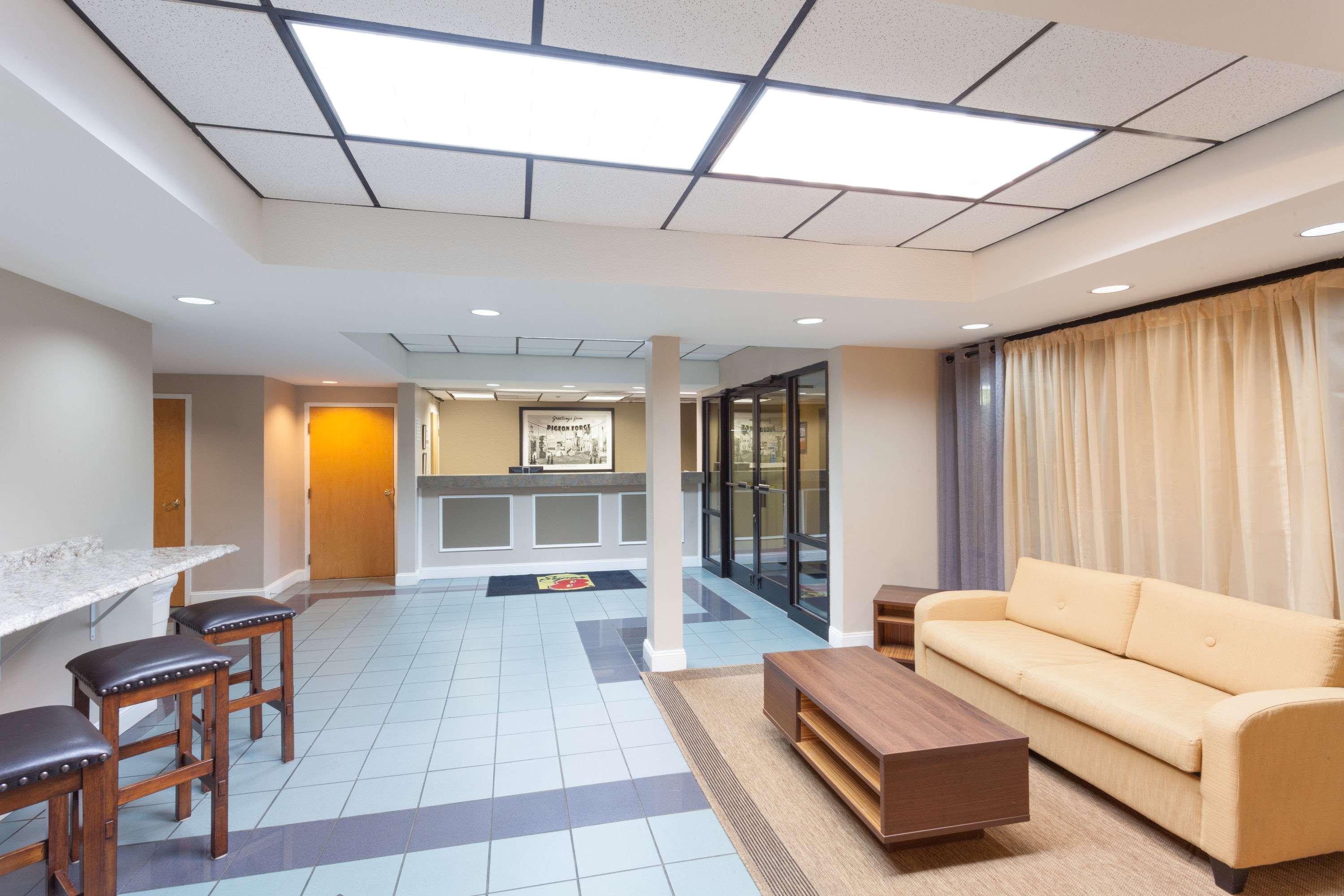 Super 8 By Wyndham Pigeon Forge-Emert St — photo 4