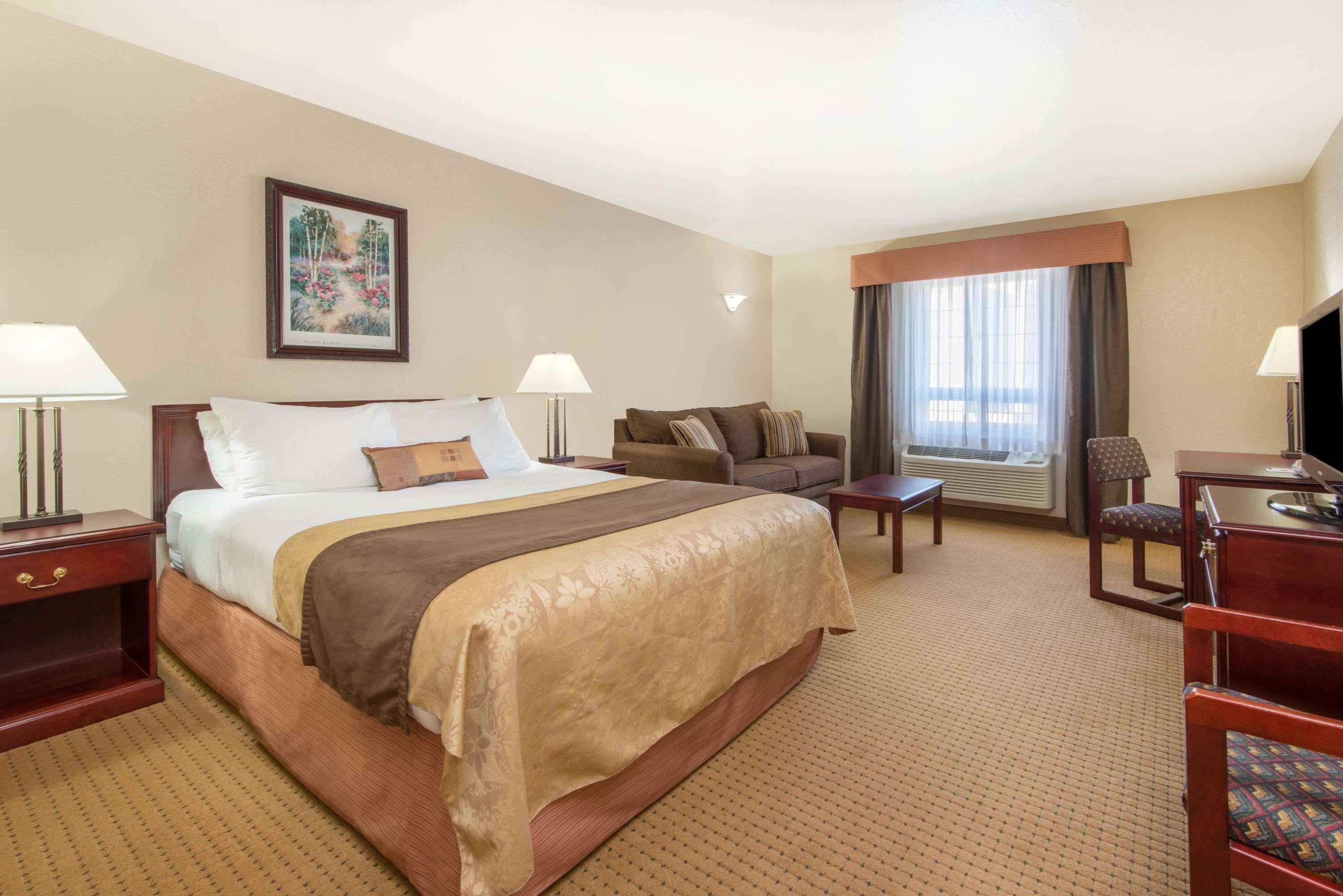 Ramada Lloydminster — photo 5
