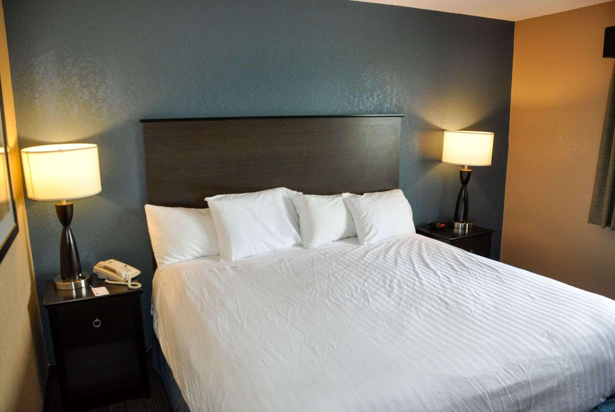AmericInn Lodge & Suites Clear Lake — photo 5