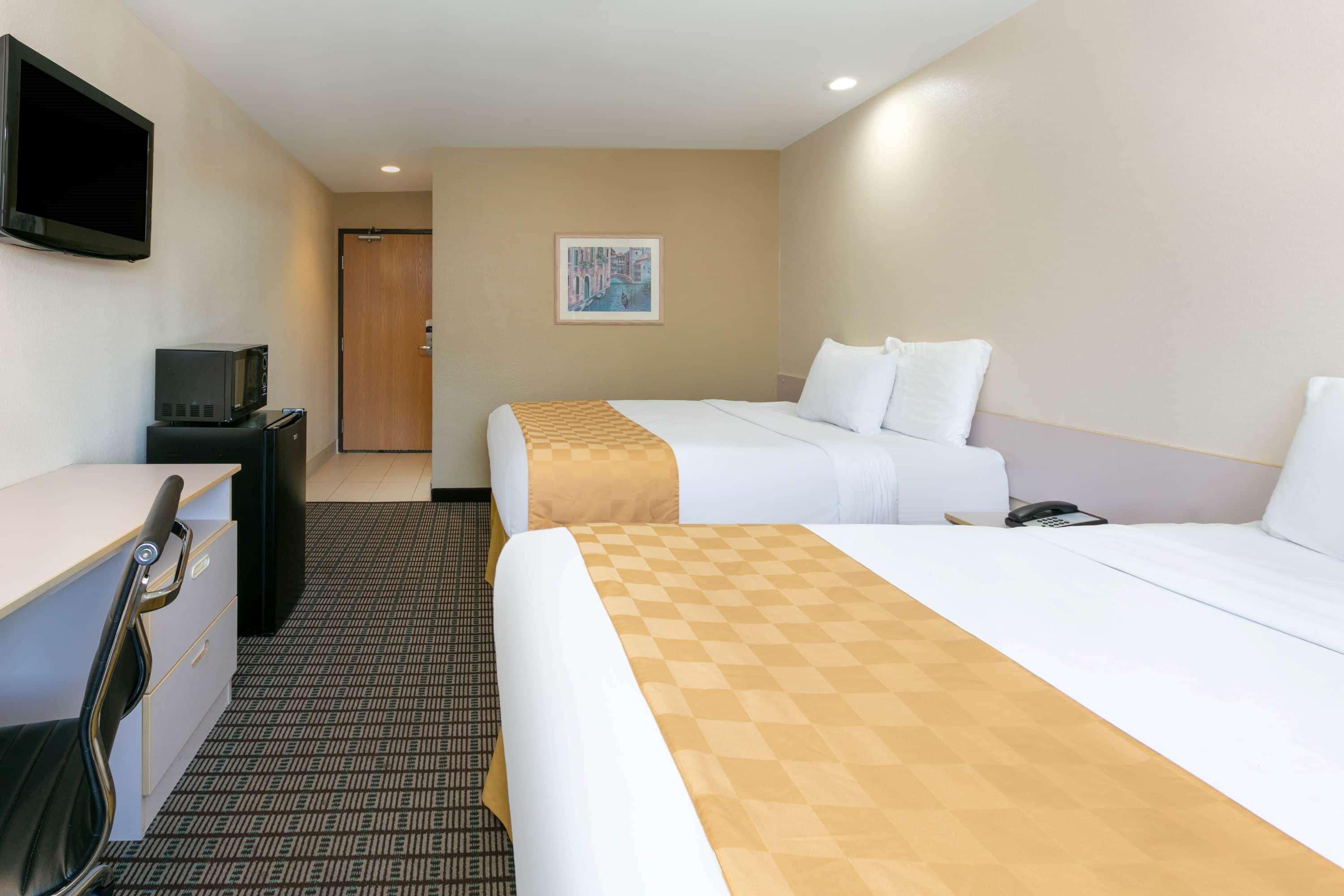 Microtel Inn & Suites by Wyndham Arlington/Dallas Area — photo 5