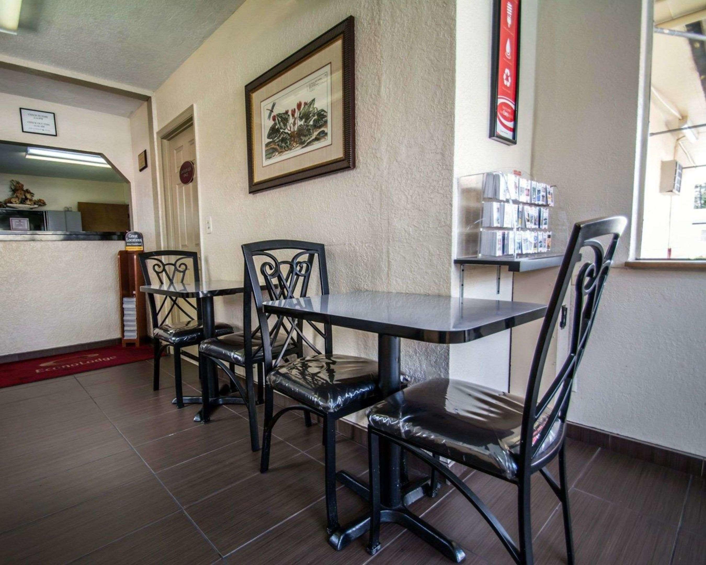 Econo Lodge Hollywood — photo 5