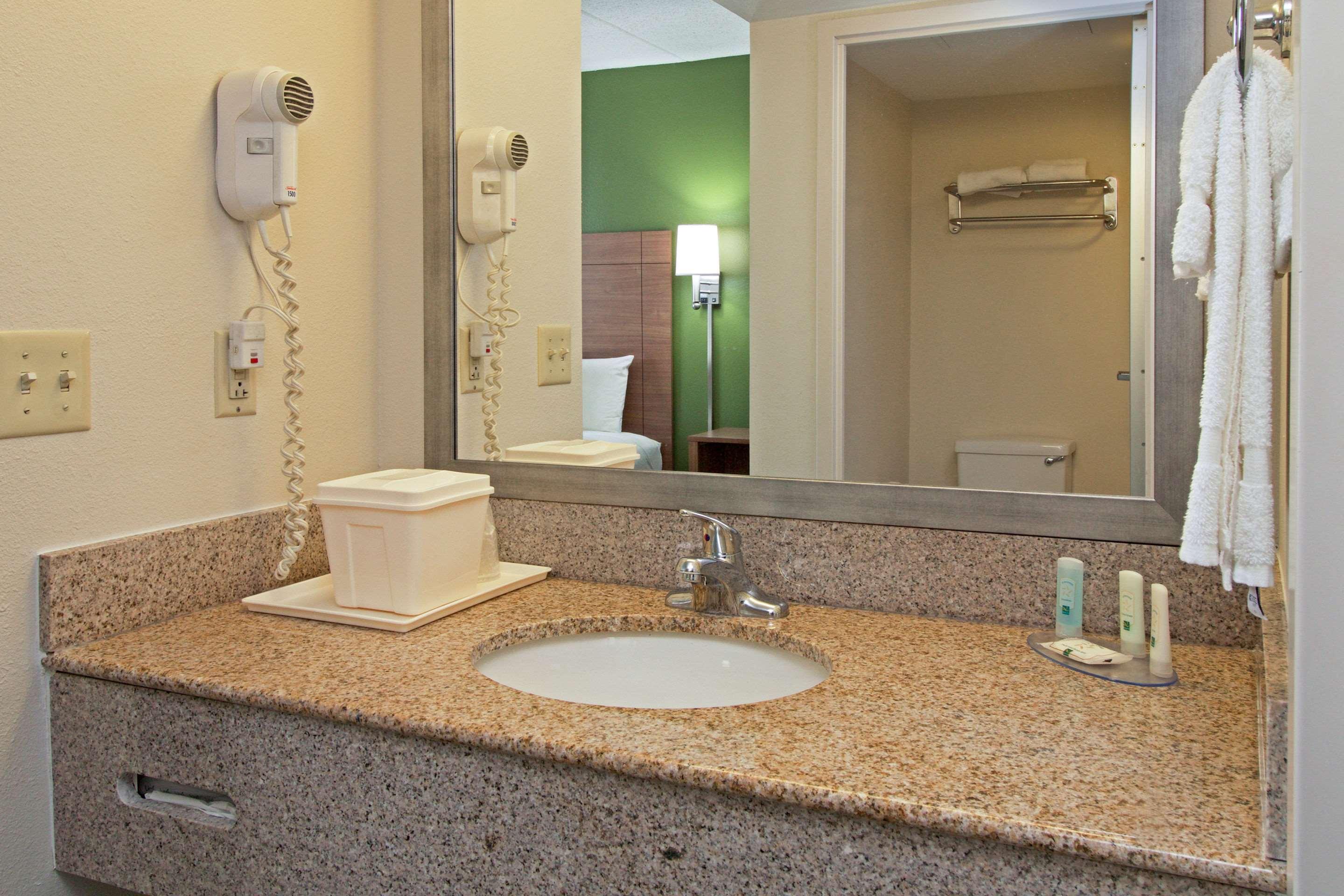 Quality Suites Lake Wright - Norfolk Airport — photo 5
