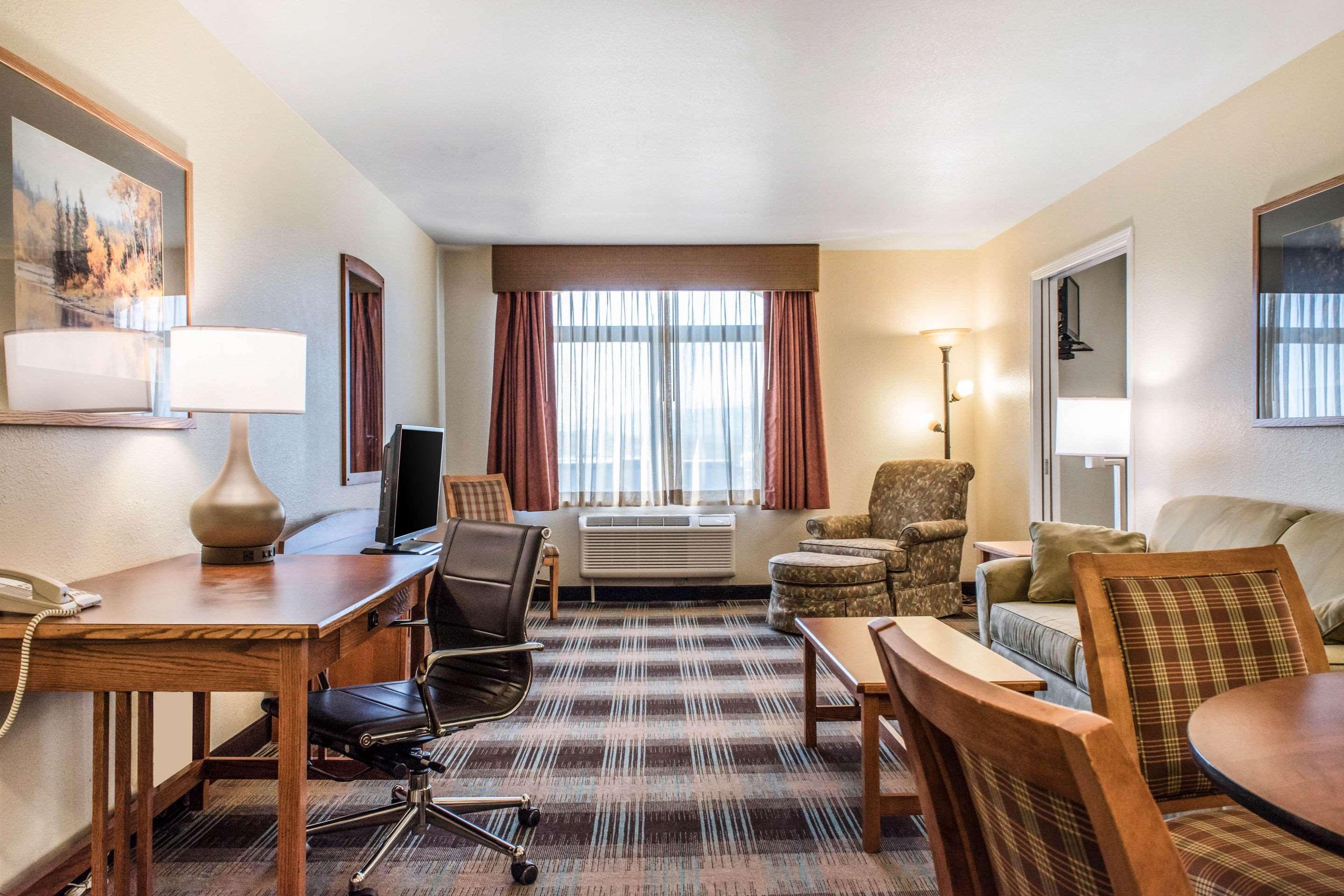 Comfort Inn & Suites — photo 5