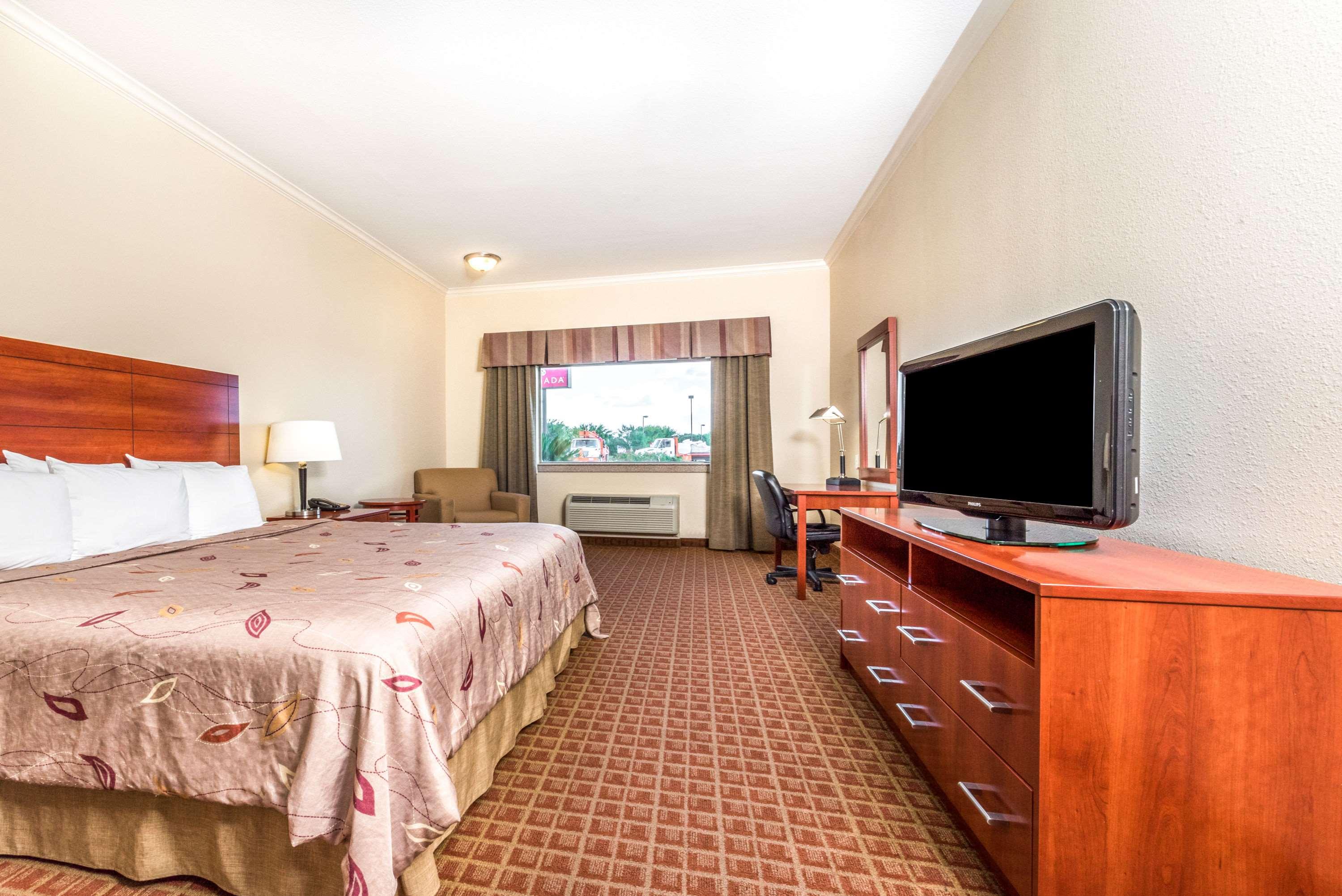 Ramada by Wyndham College Station — photo 5