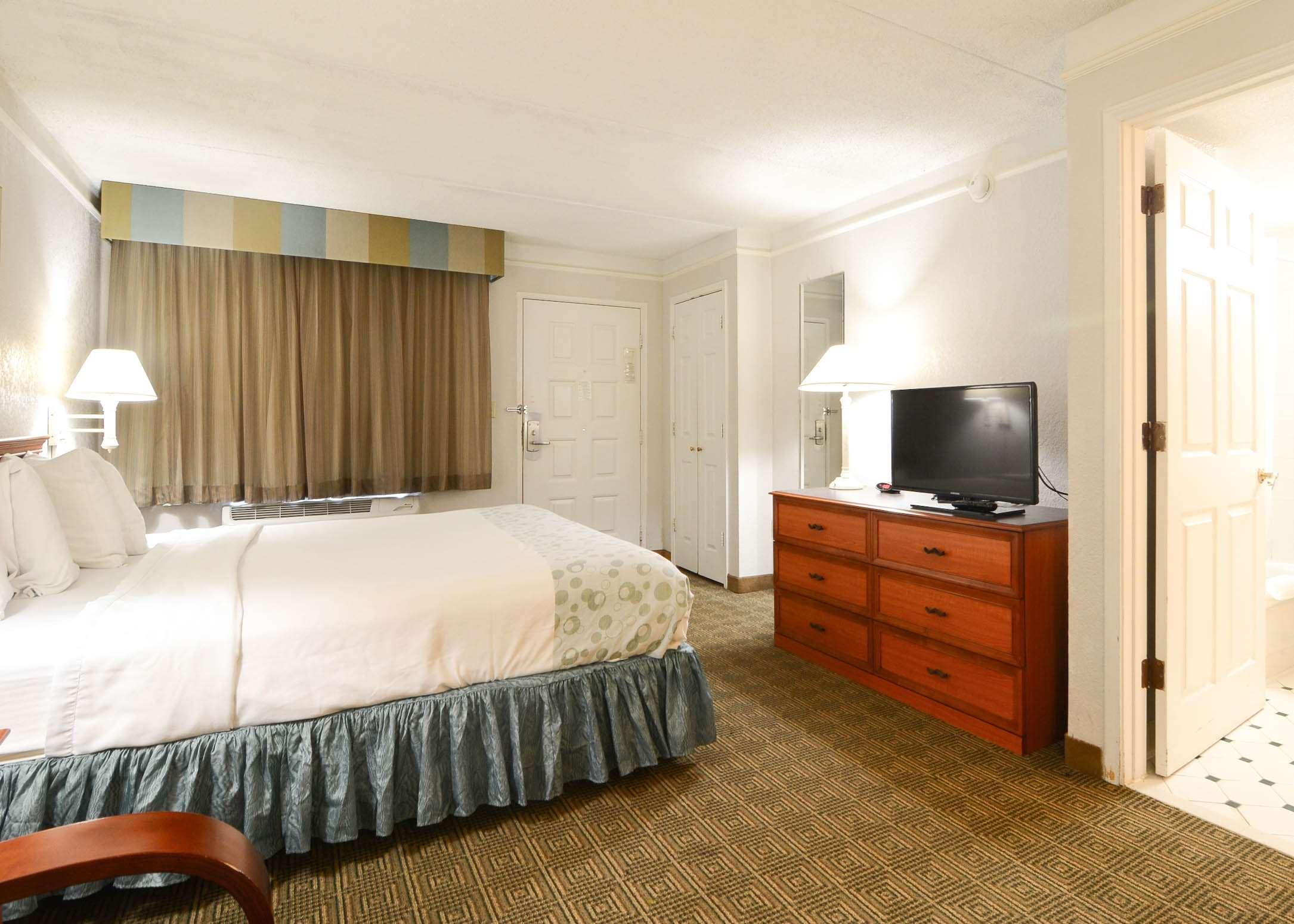 Americas Best Value Inn - Little Rock / West Medical Center — photo 4