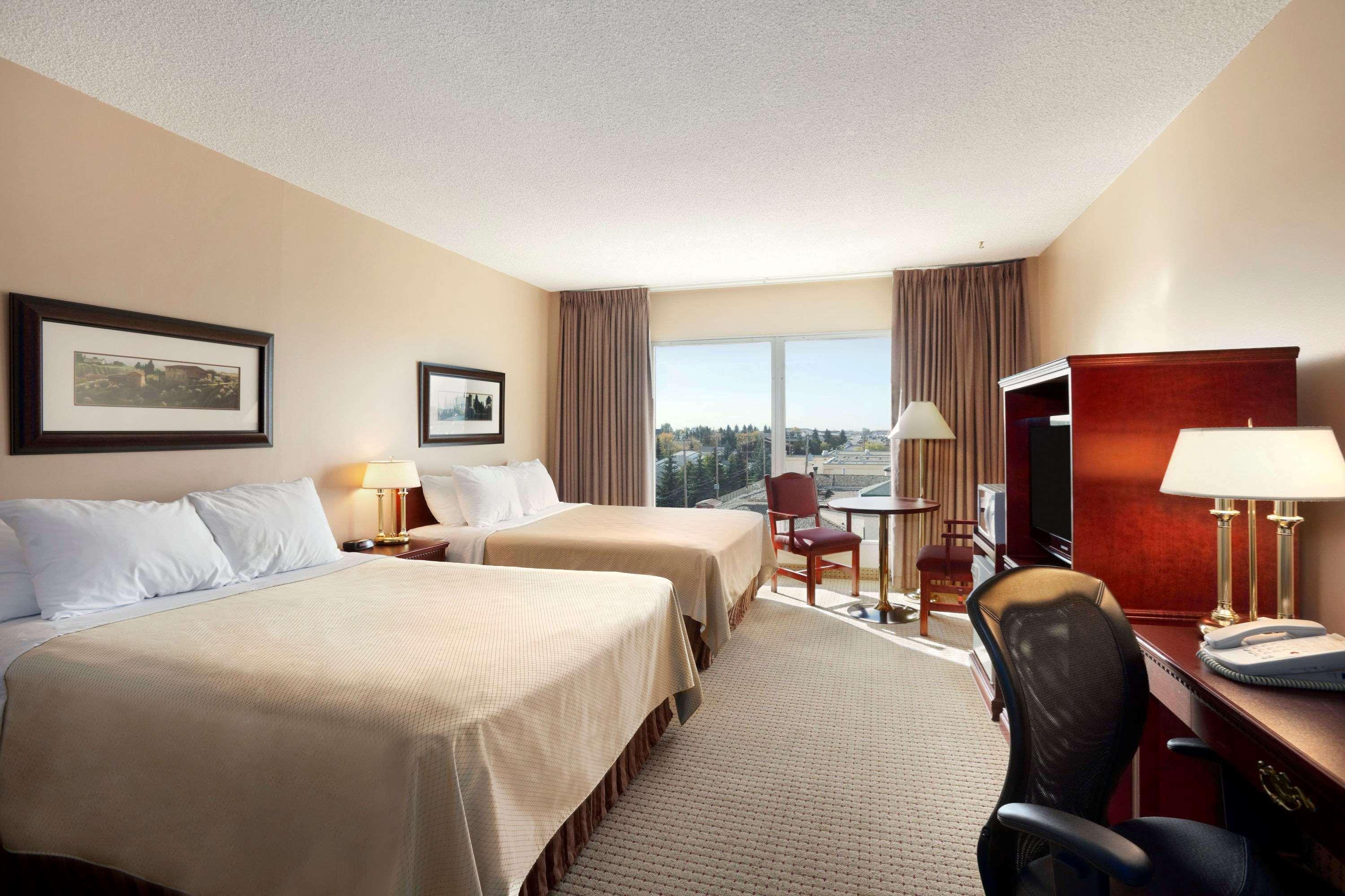 Days Hotel & Suites Lloydminster — photo 4