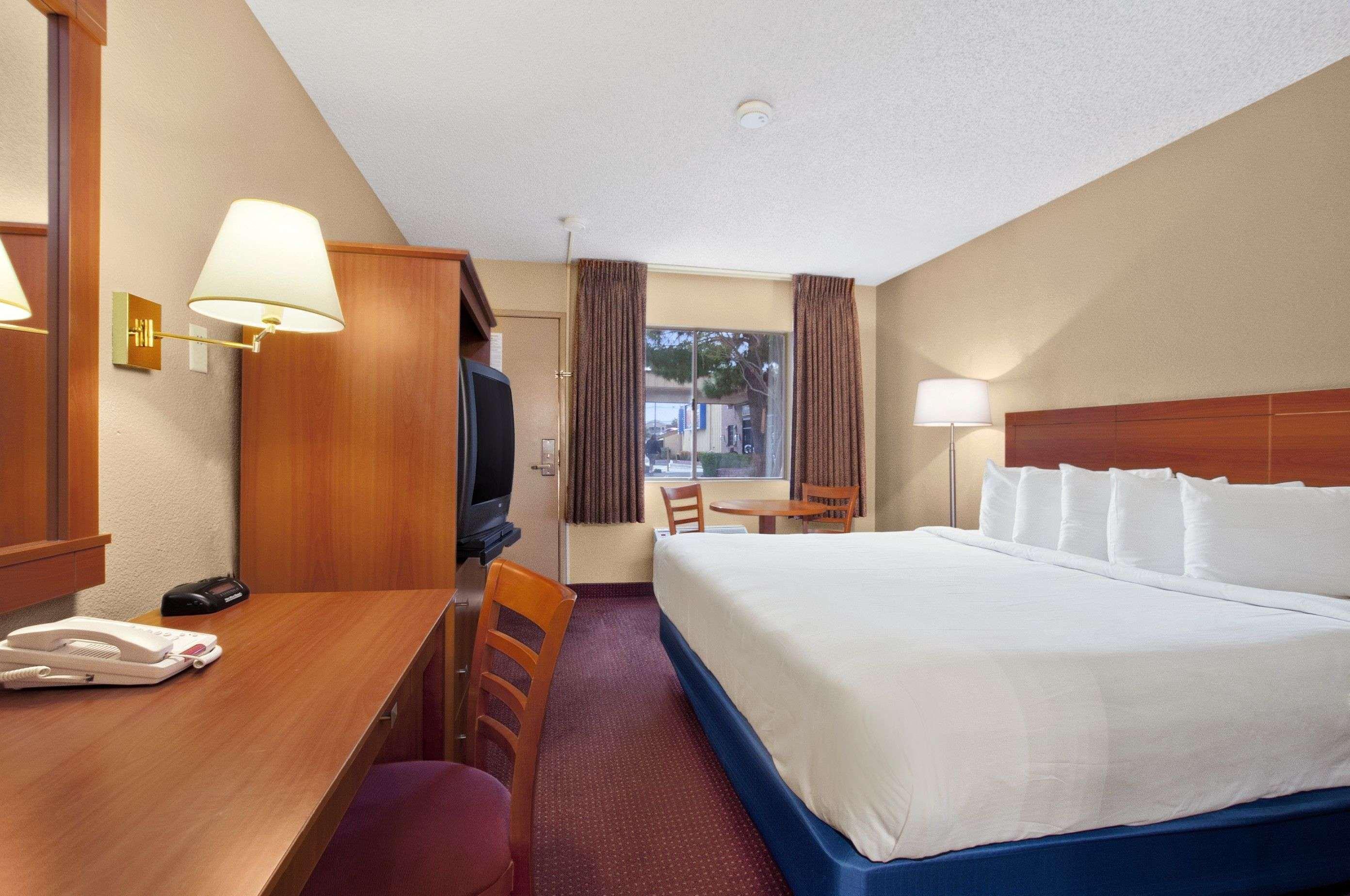 Days Inn by Wyndham Las Vegas Wild Wild West Gambling Hall — photo 4