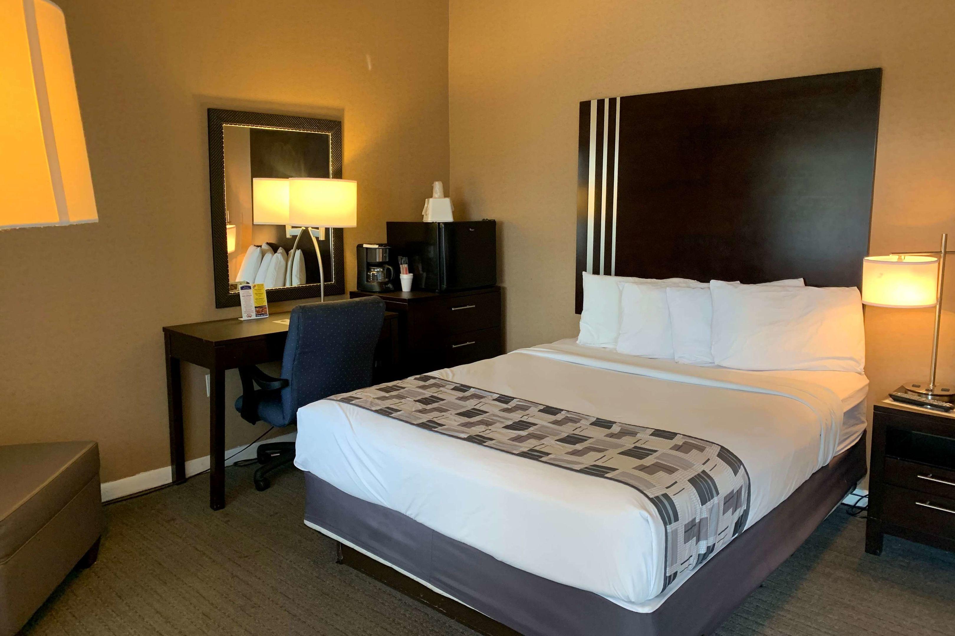 Cocca's Inn & Suites Wolf Road — photo 4