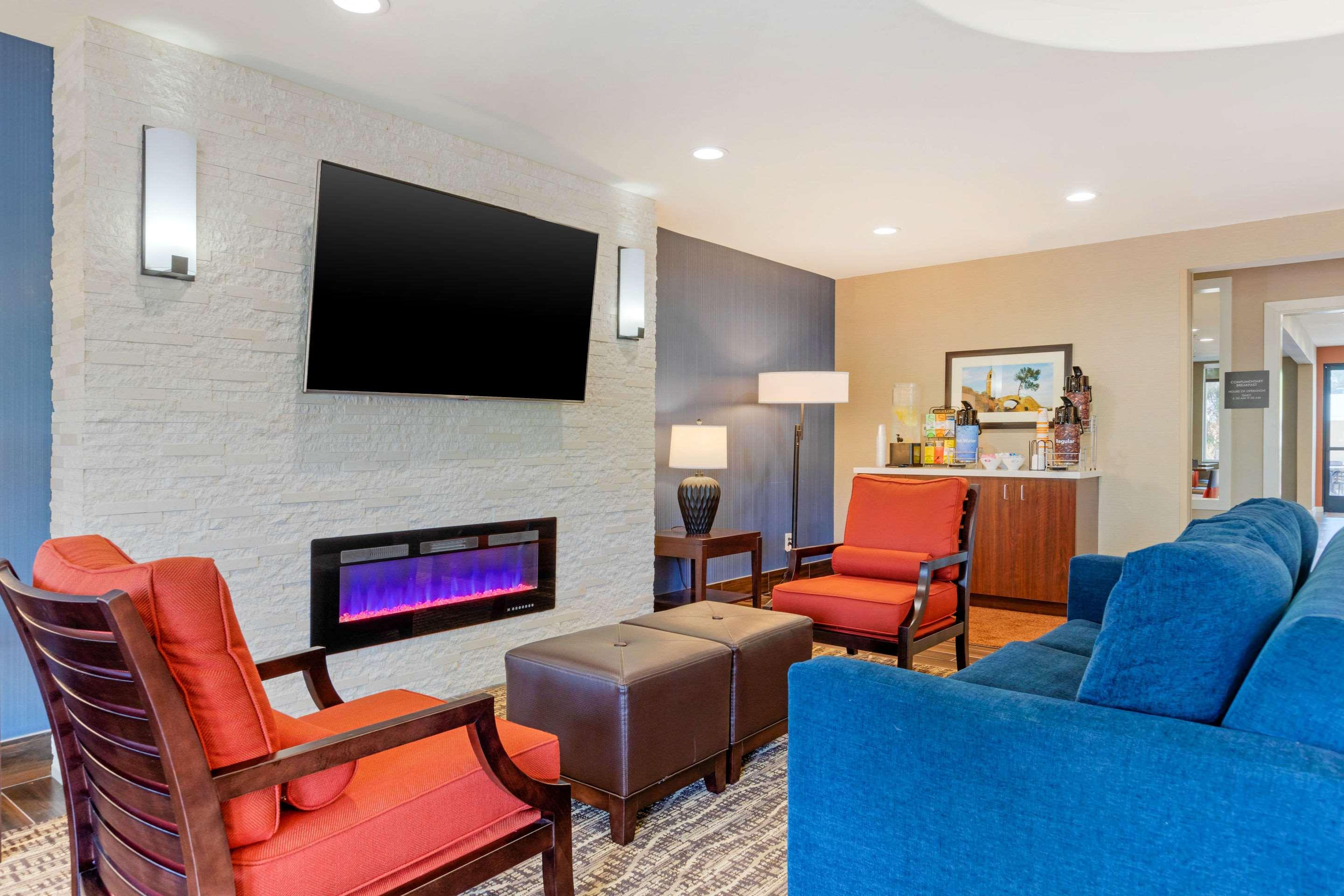 Comfort Inn & Suites Near Ontario Airport — photo 5