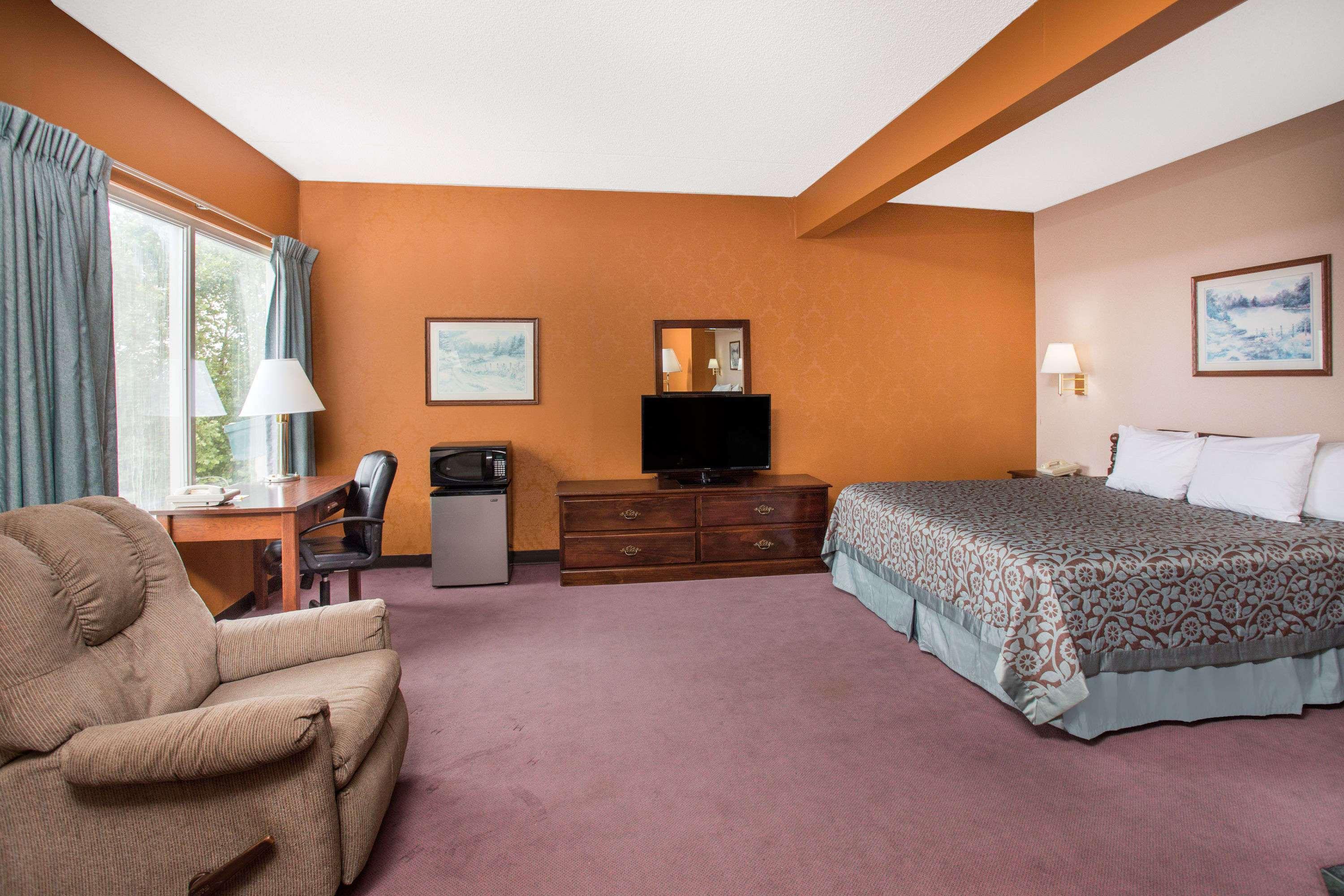 Harrison-Days Inn — photo 3