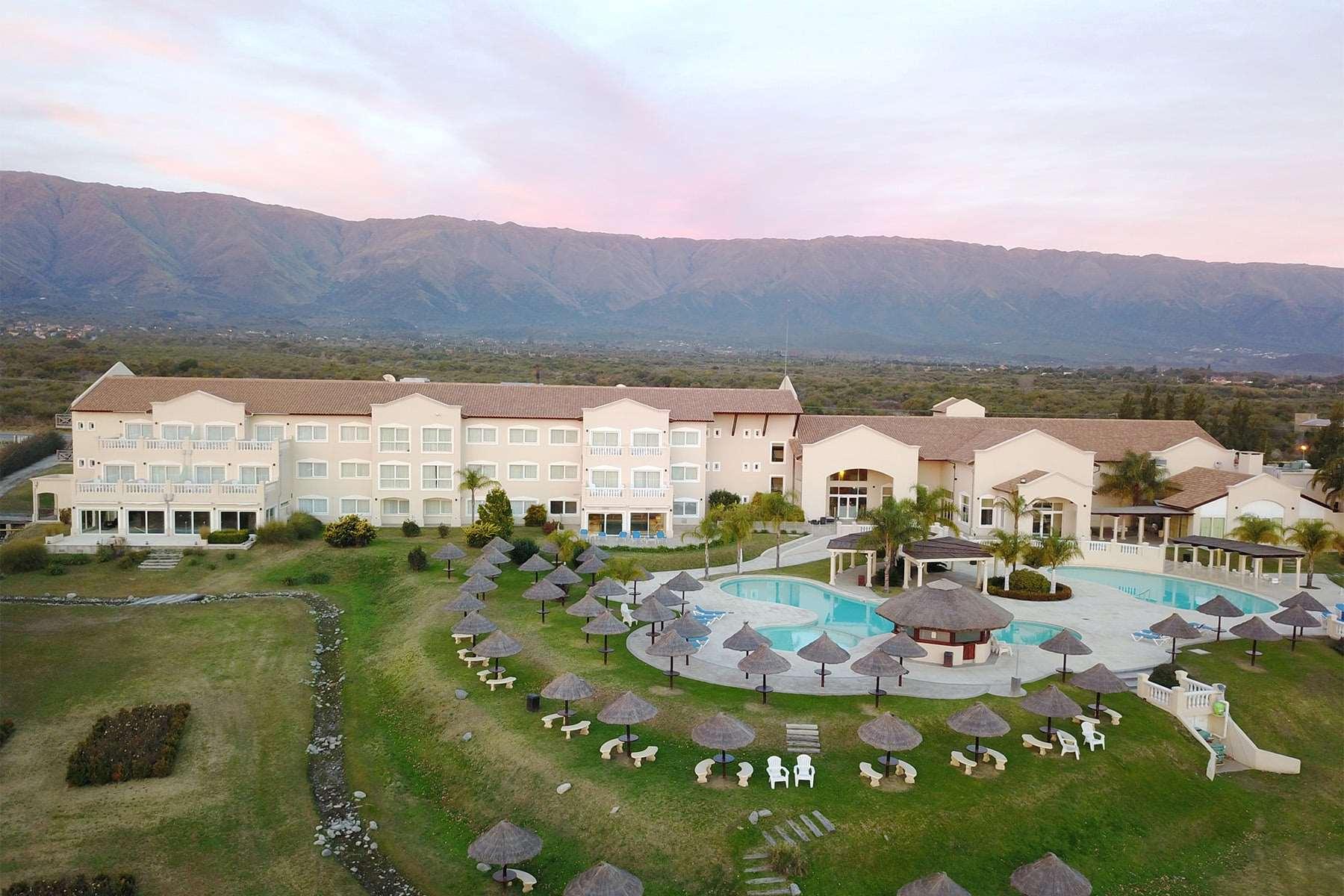 Howard Johnson Plaza Hotel Spa & Convention Center Merlo — photo 3