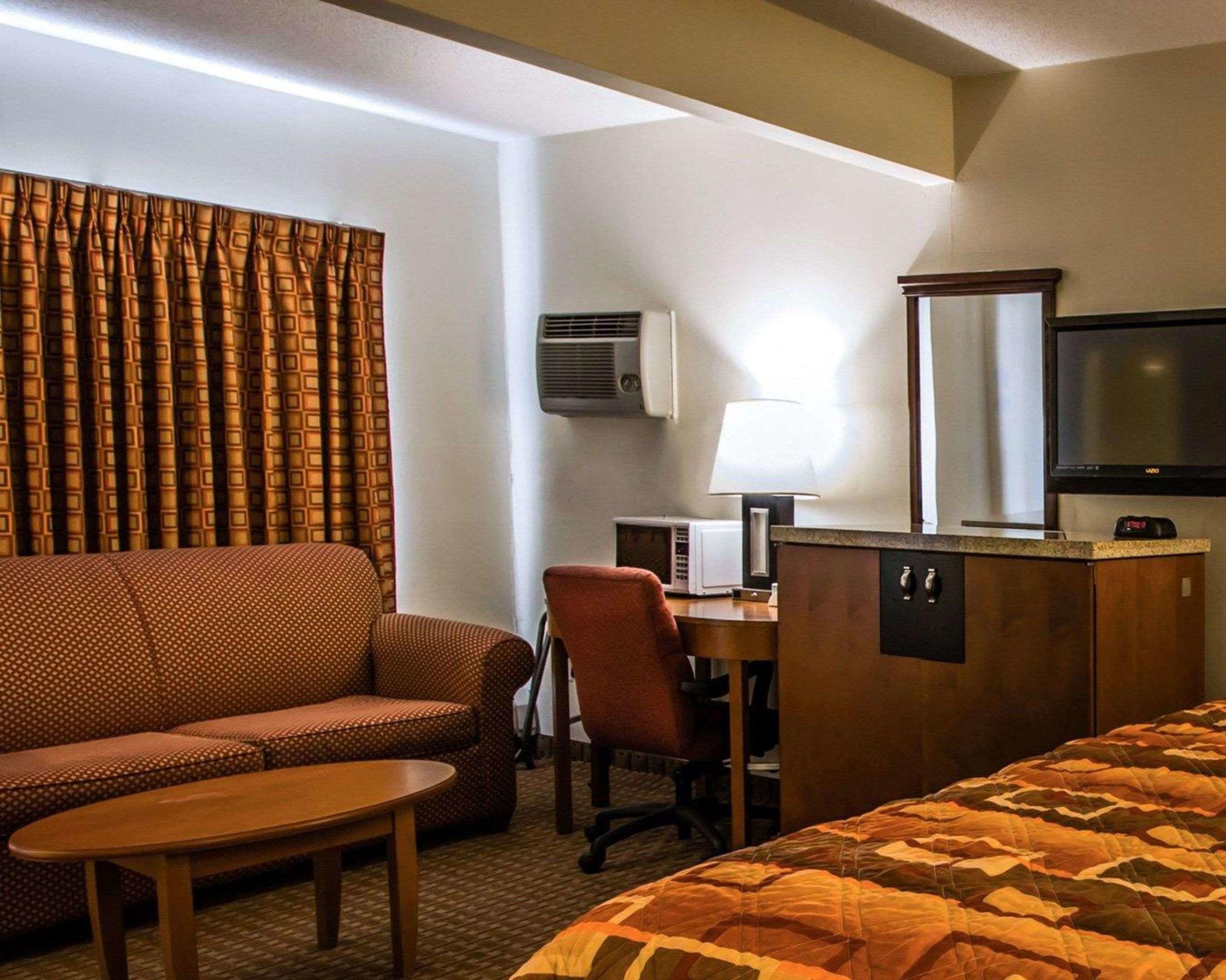 Econo Lodge Tonawanda I-290 — photo 4