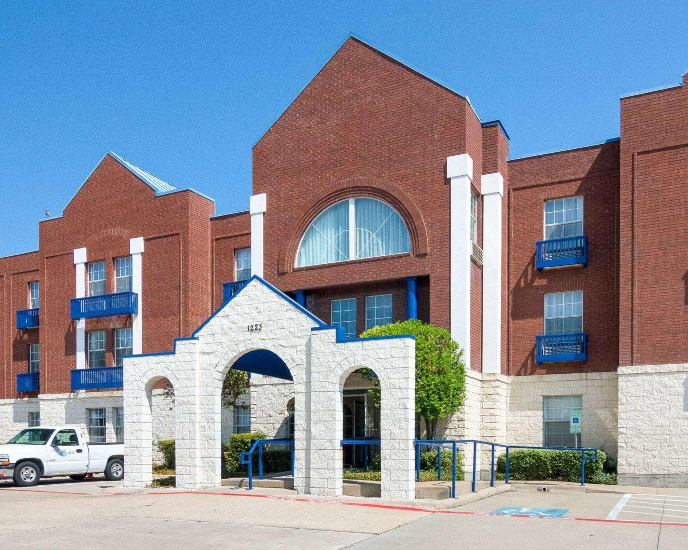 Comfort Suites Las Colinas Center — photo 4
