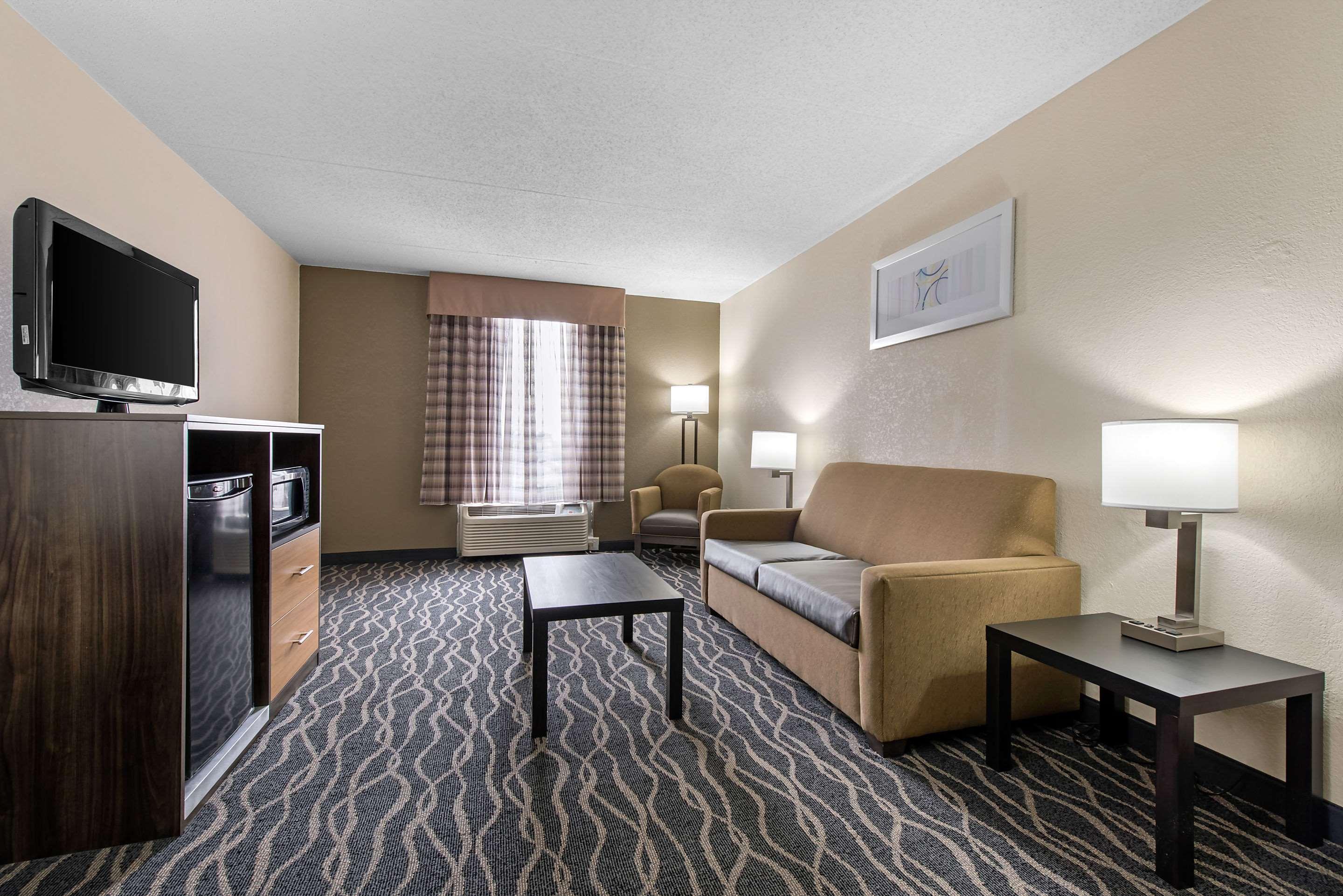 Quality Inn & Suites — photo 4