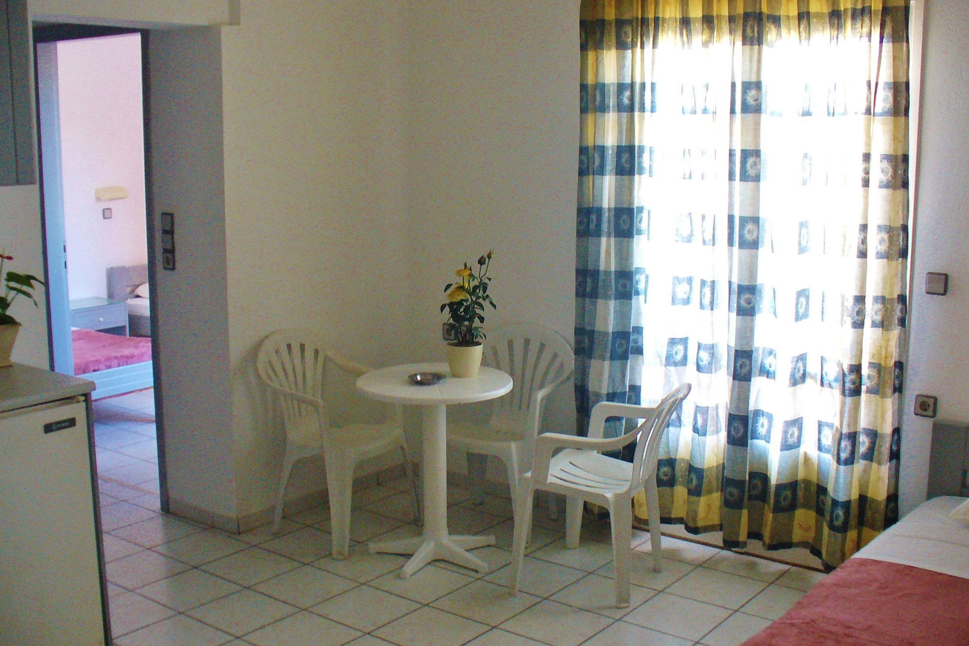 7 Days Studios & Apts — photo 4