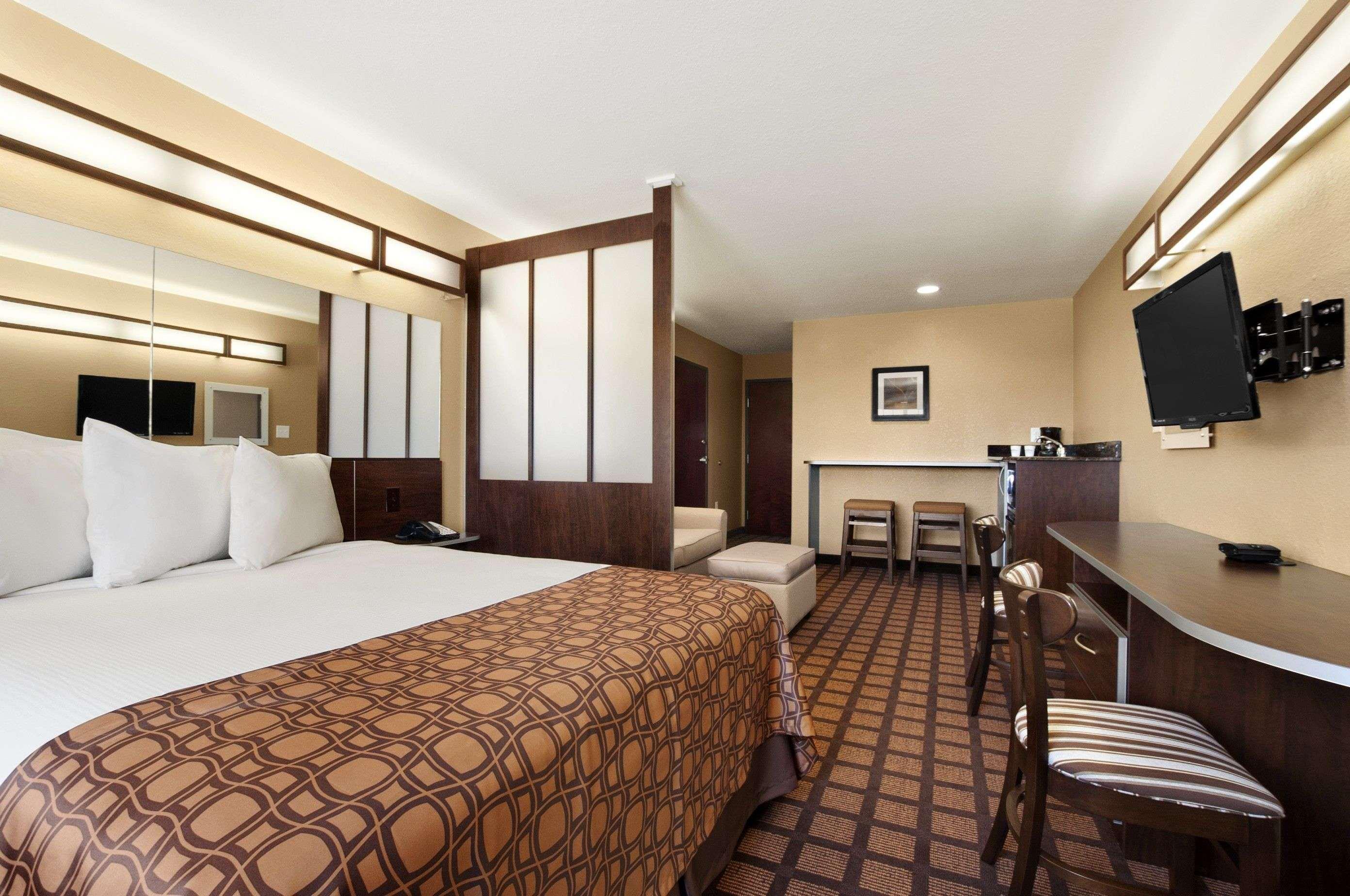 Microtel Inn & Suites by Wyndham Gonzales — photo 5