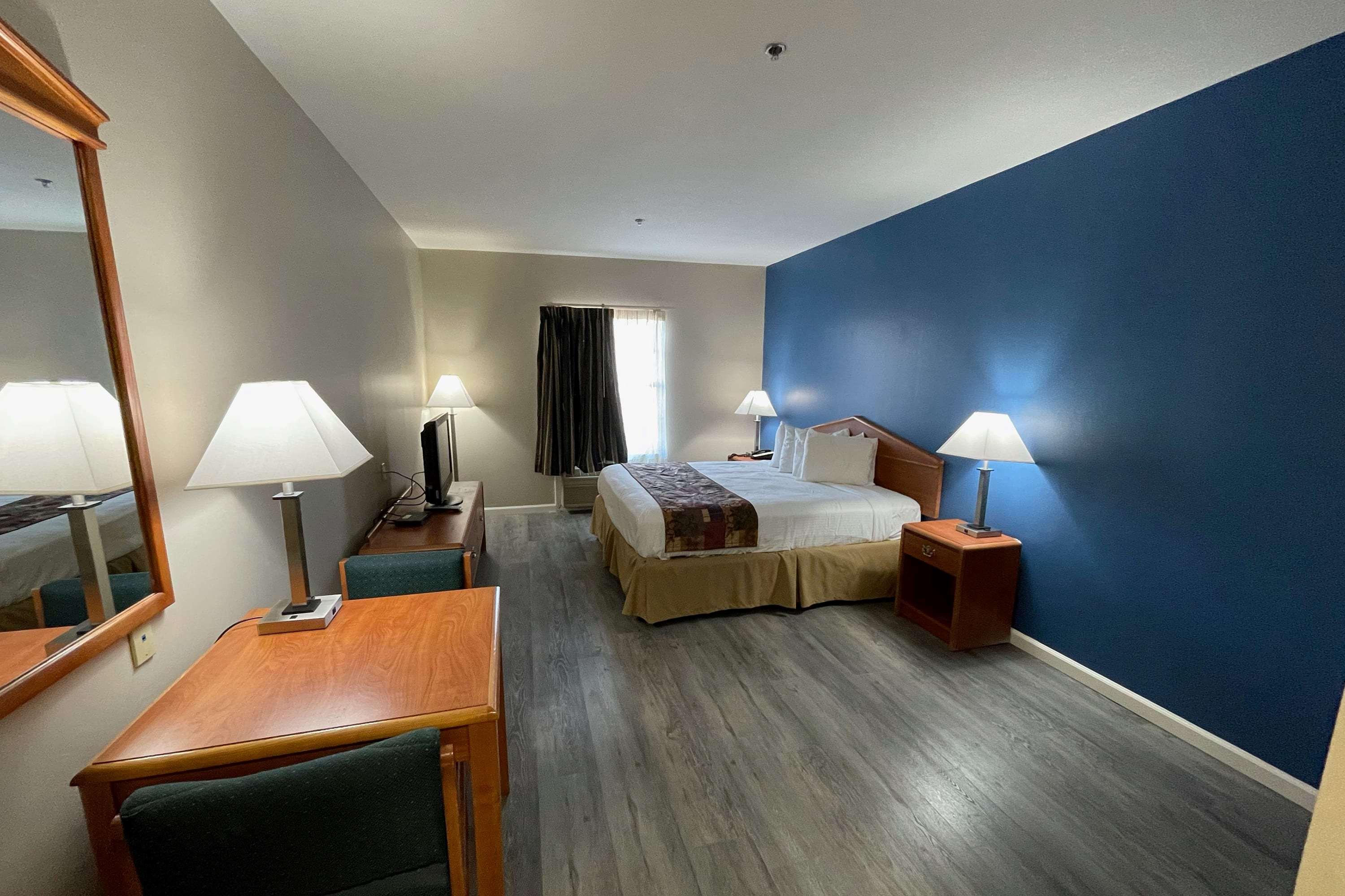 Magnuson Hotel Countryside — photo 4