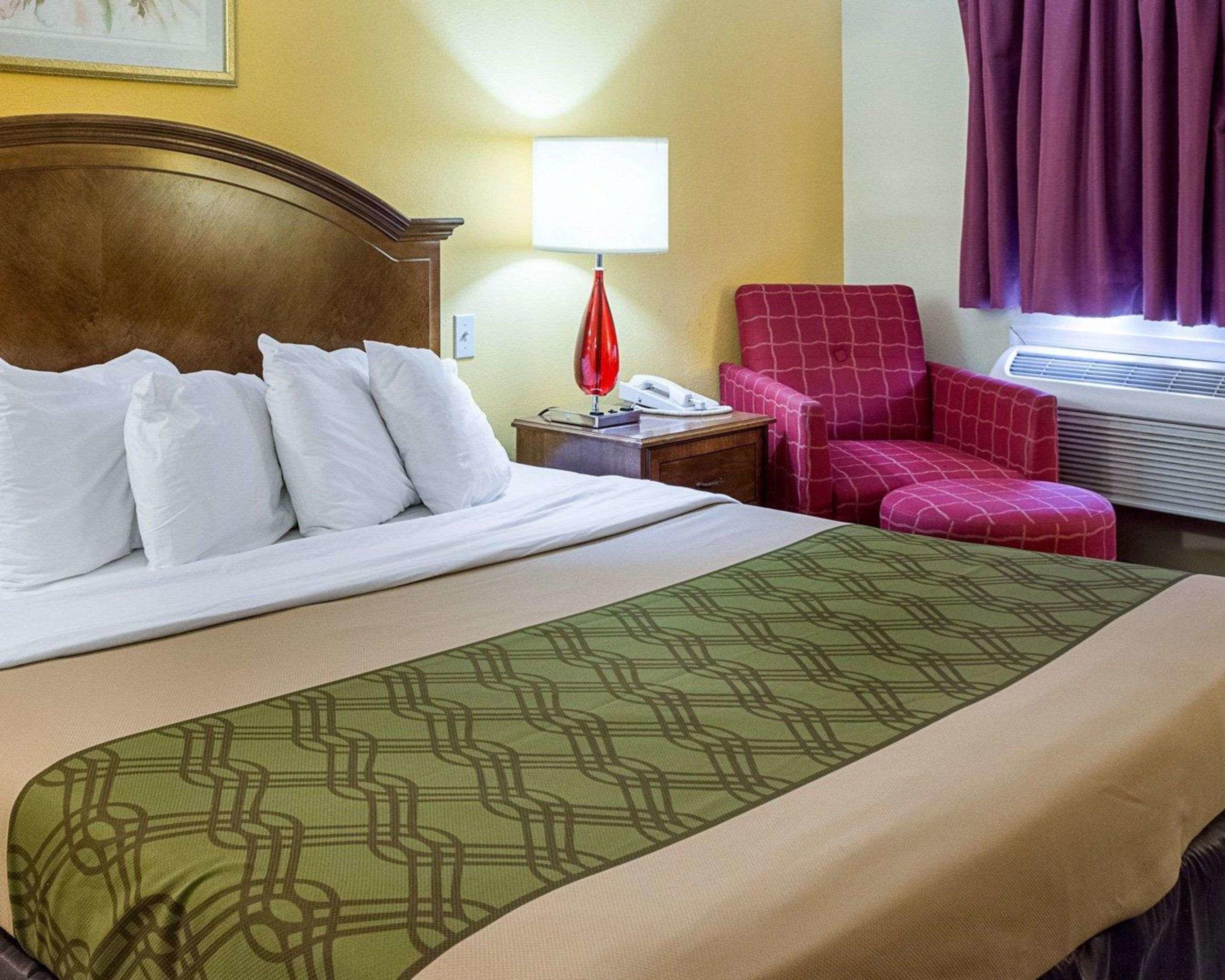 Econo Lodge Inn & Suites Carrollton Smithfield — photo 5