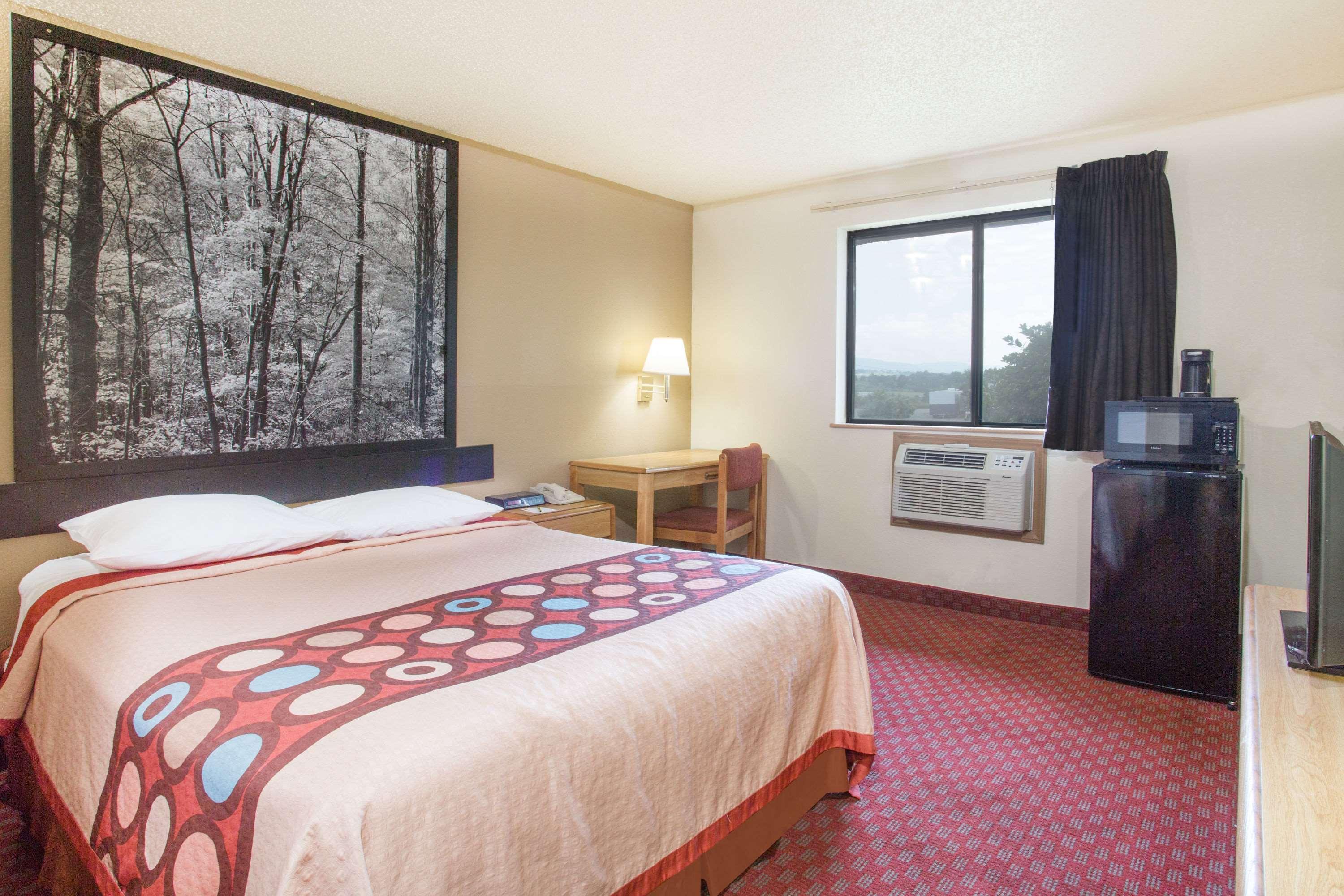 Super 8 by Wyndham Lexington VA — photo 4