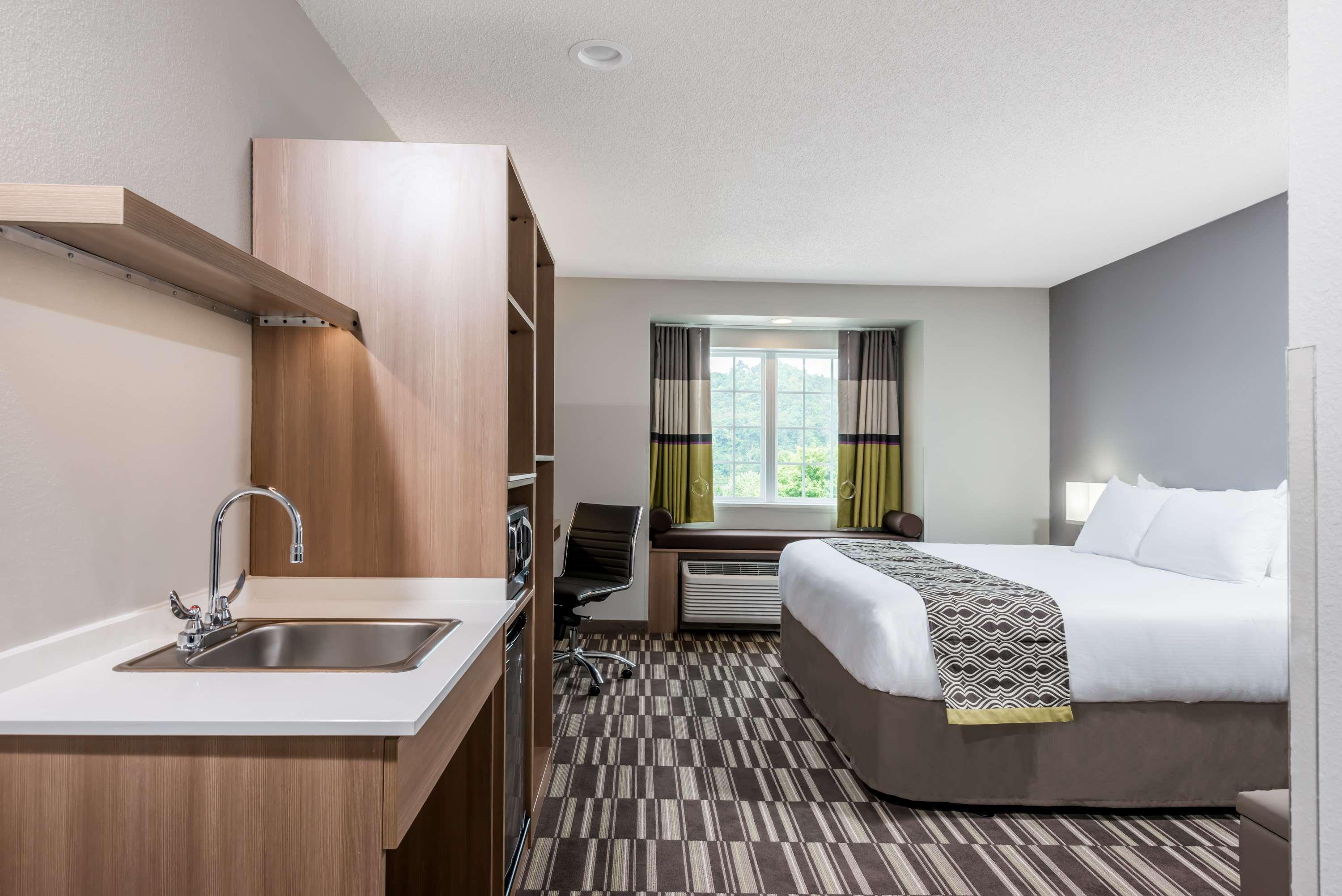 Microtel Inn & Suites by Wyndham New Martinsville — photo 4