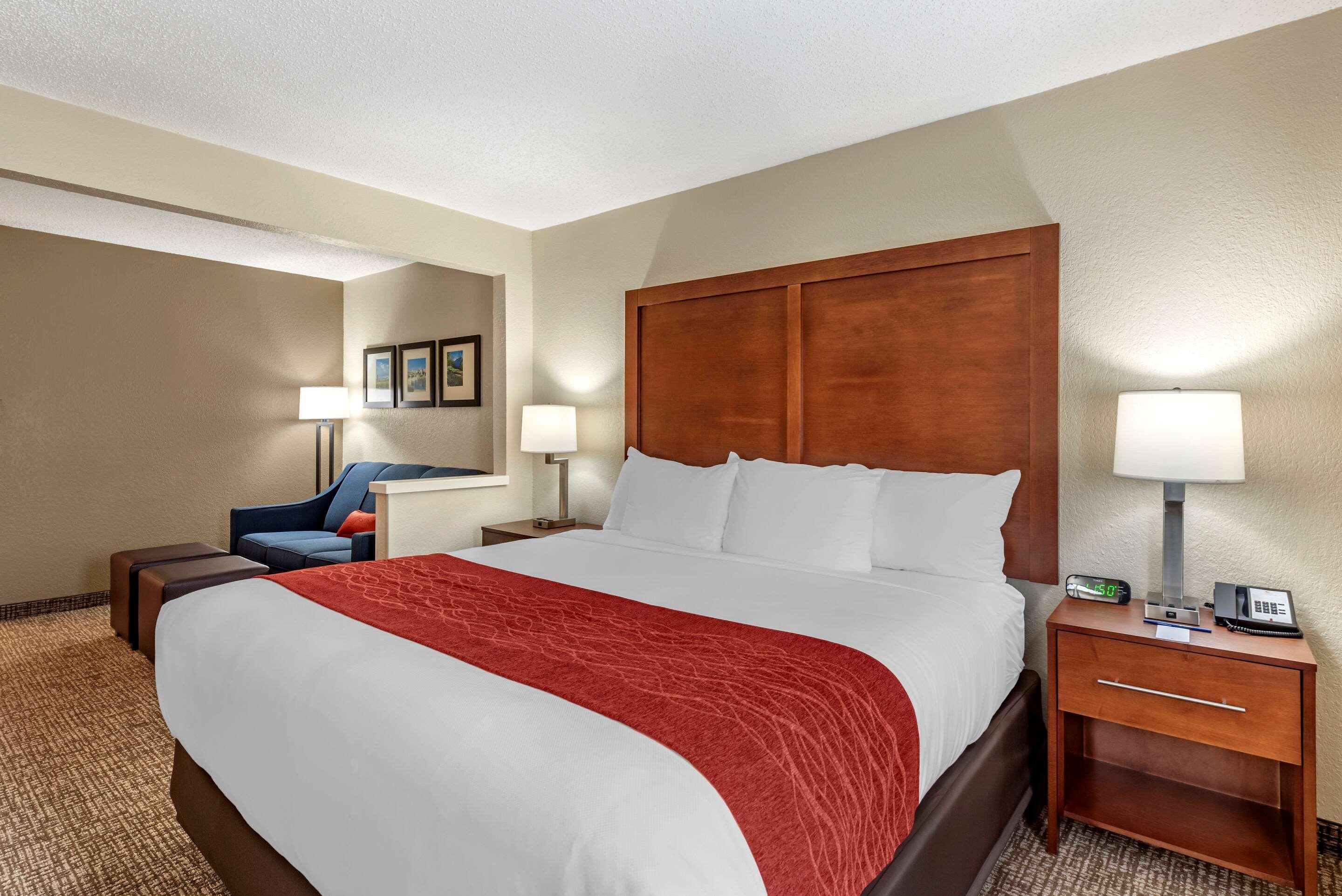 Comfort Inn & Suites — photo 5
