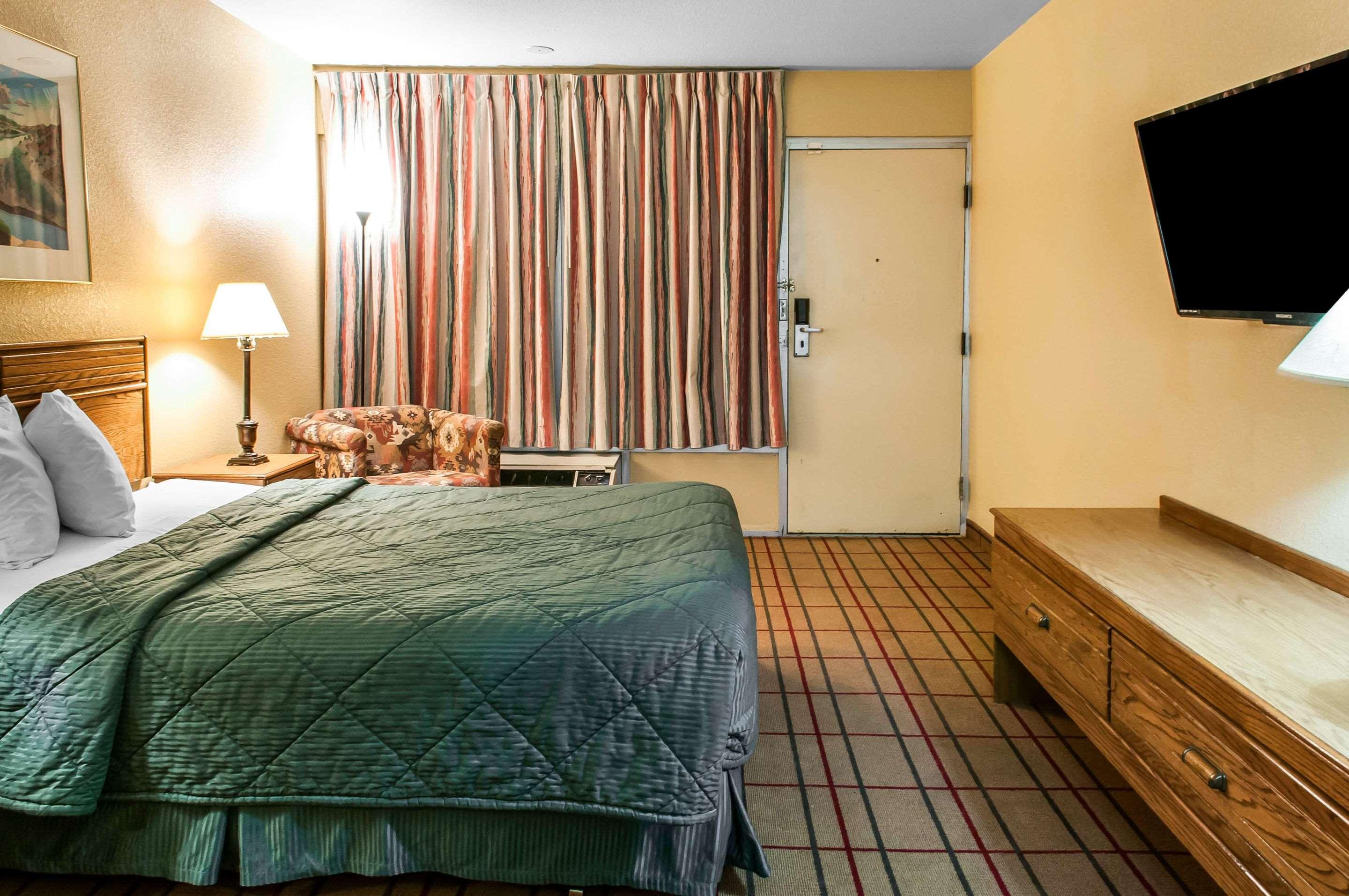 Rodeway Inn East — photo 5