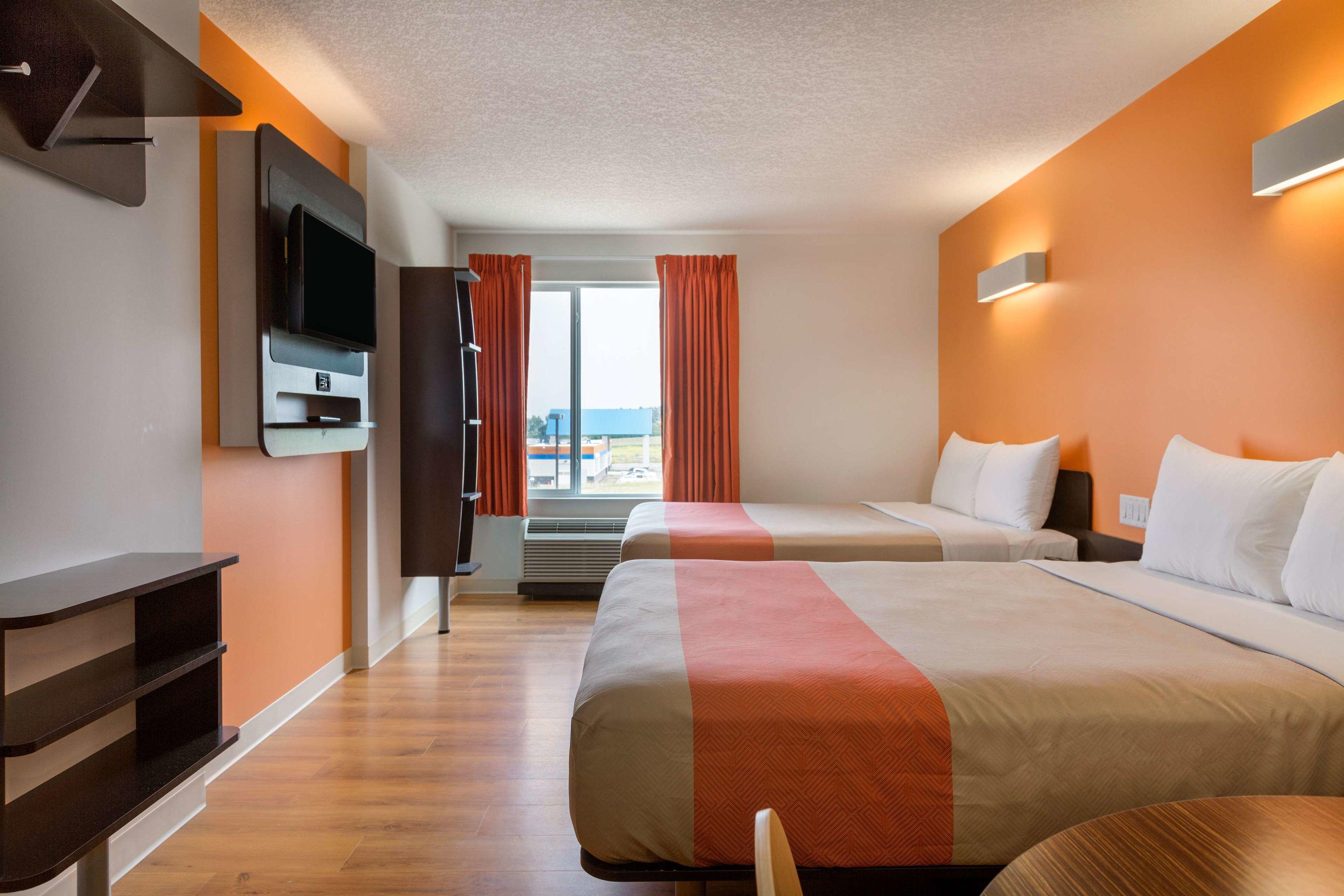 Motel 6 Airdrie — photo 4