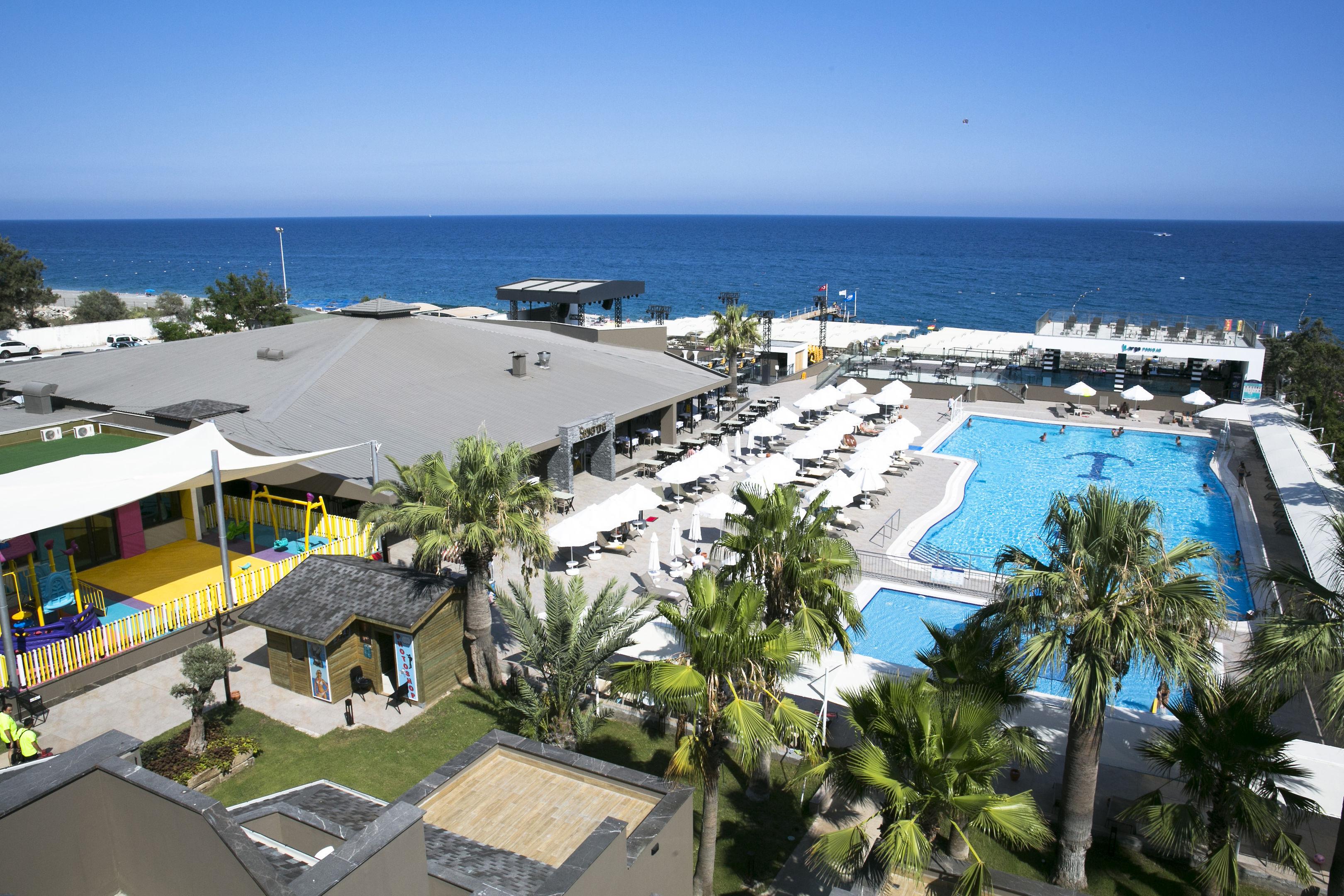 Sailor's Beach Club — photo 4