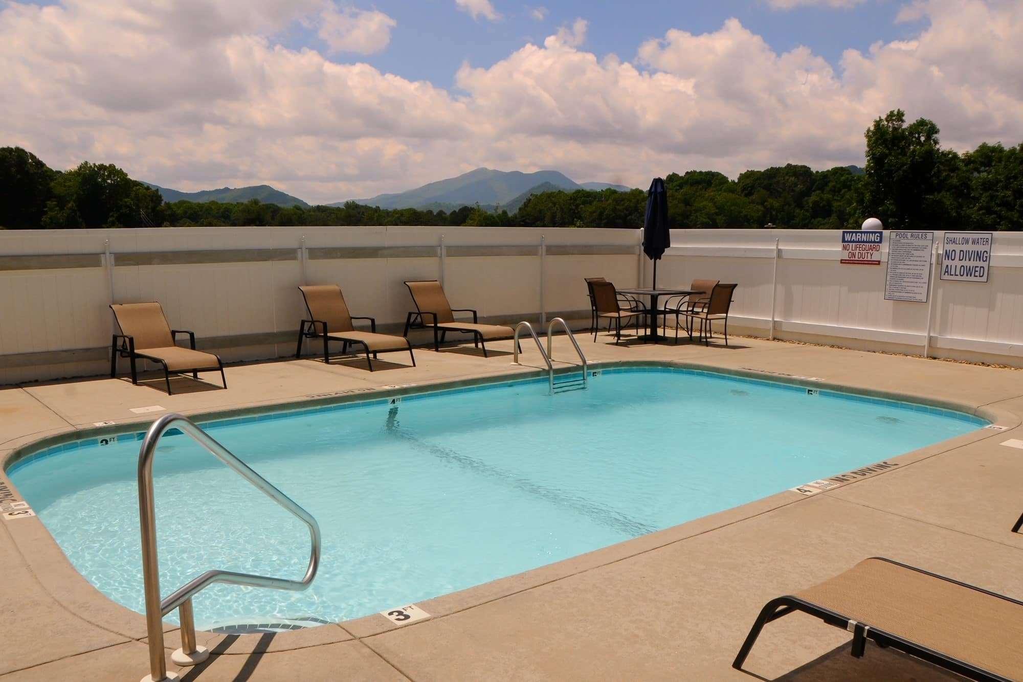 Days Inn by Wyndham Waynesville NC — photo 4