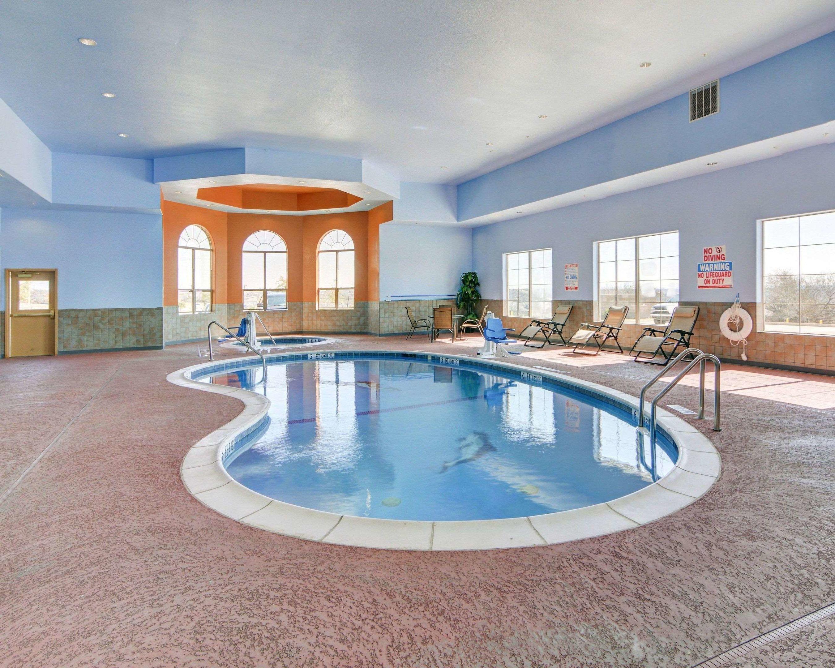 Comfort Suites — photo 5