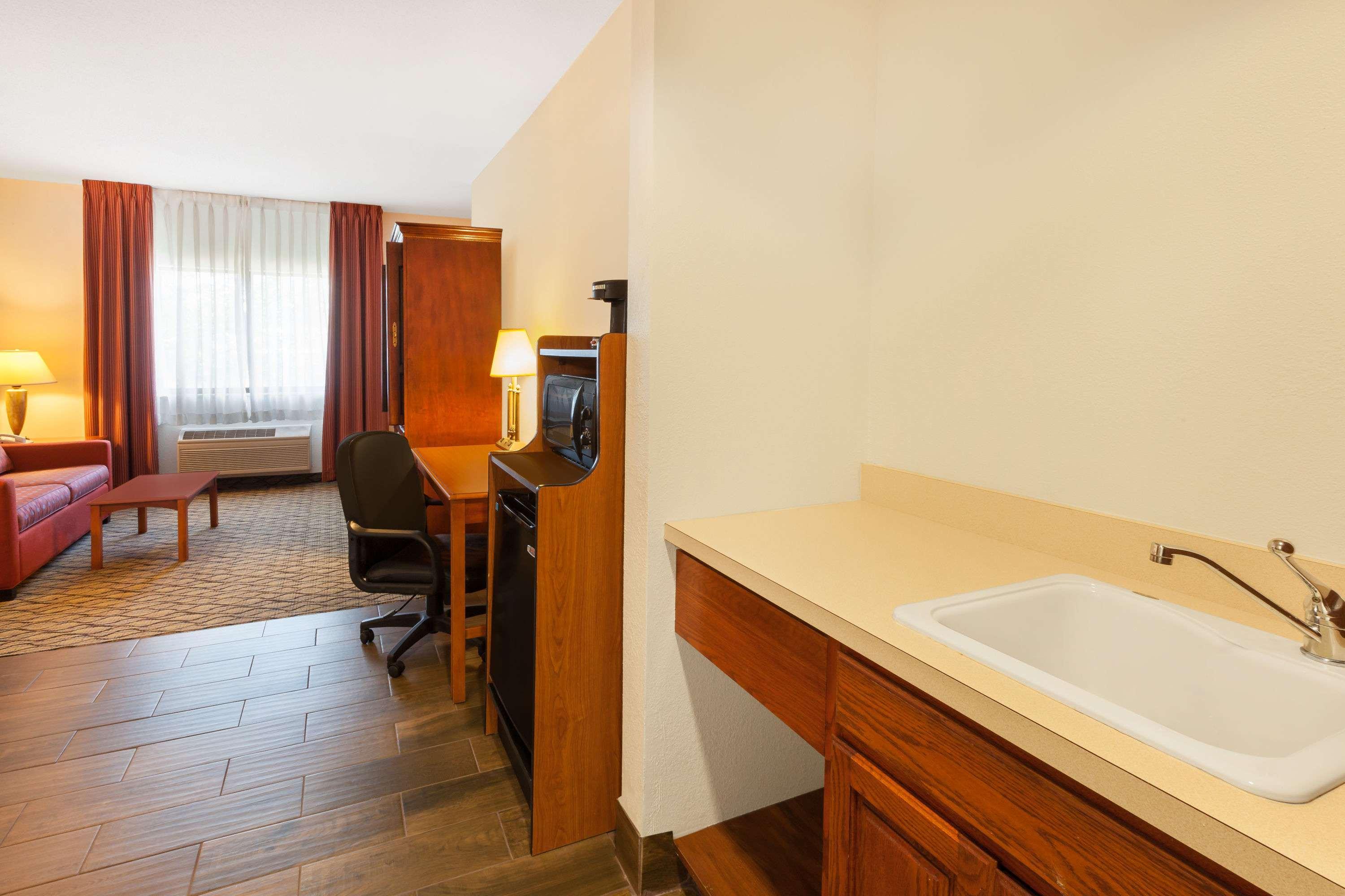 Baymont Inn & Suites Chelsea — photo 5