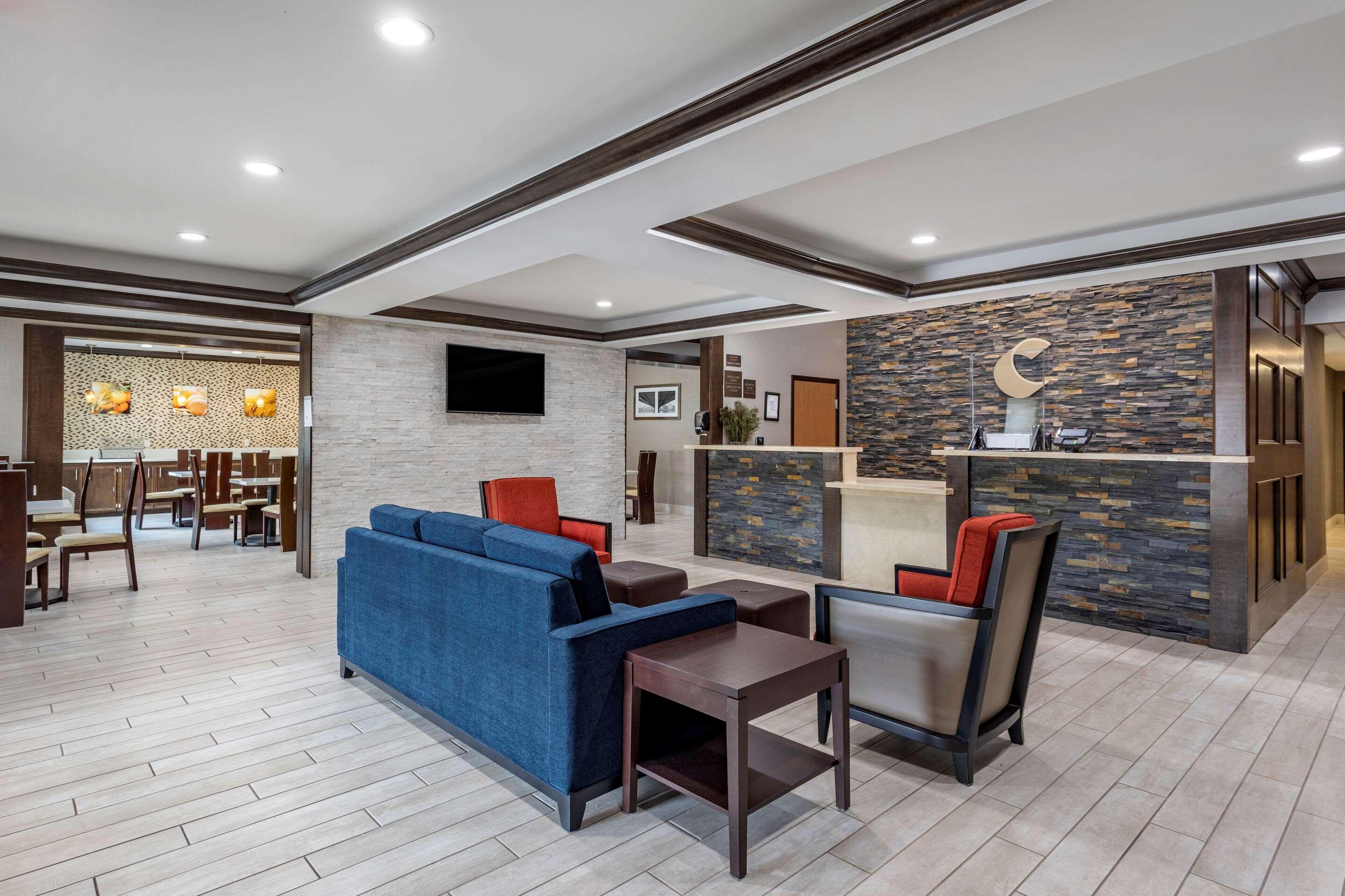 Comfort Inn & Suites — photo 3