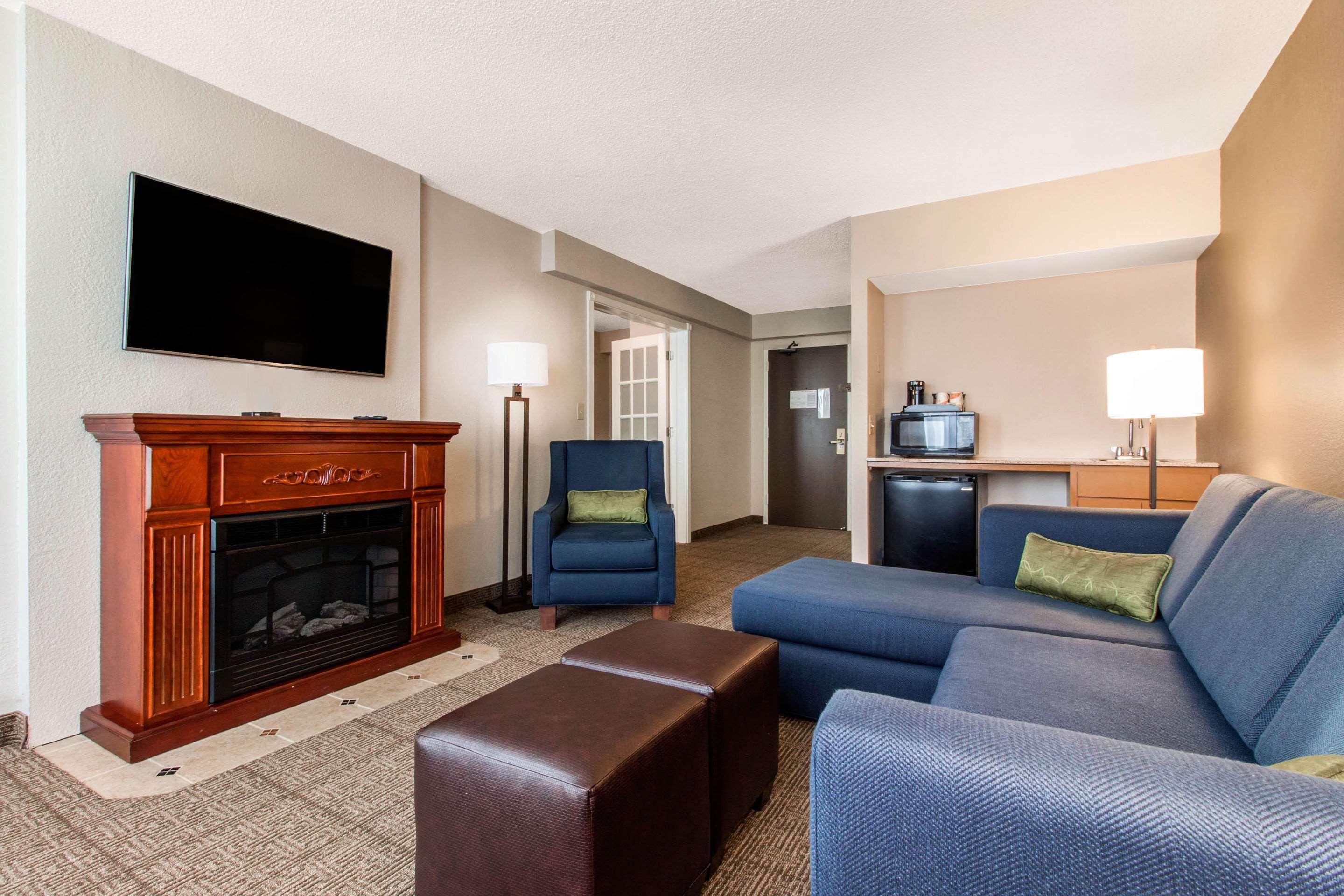 Comfort Inn & Suites Omaha Central — photo 4