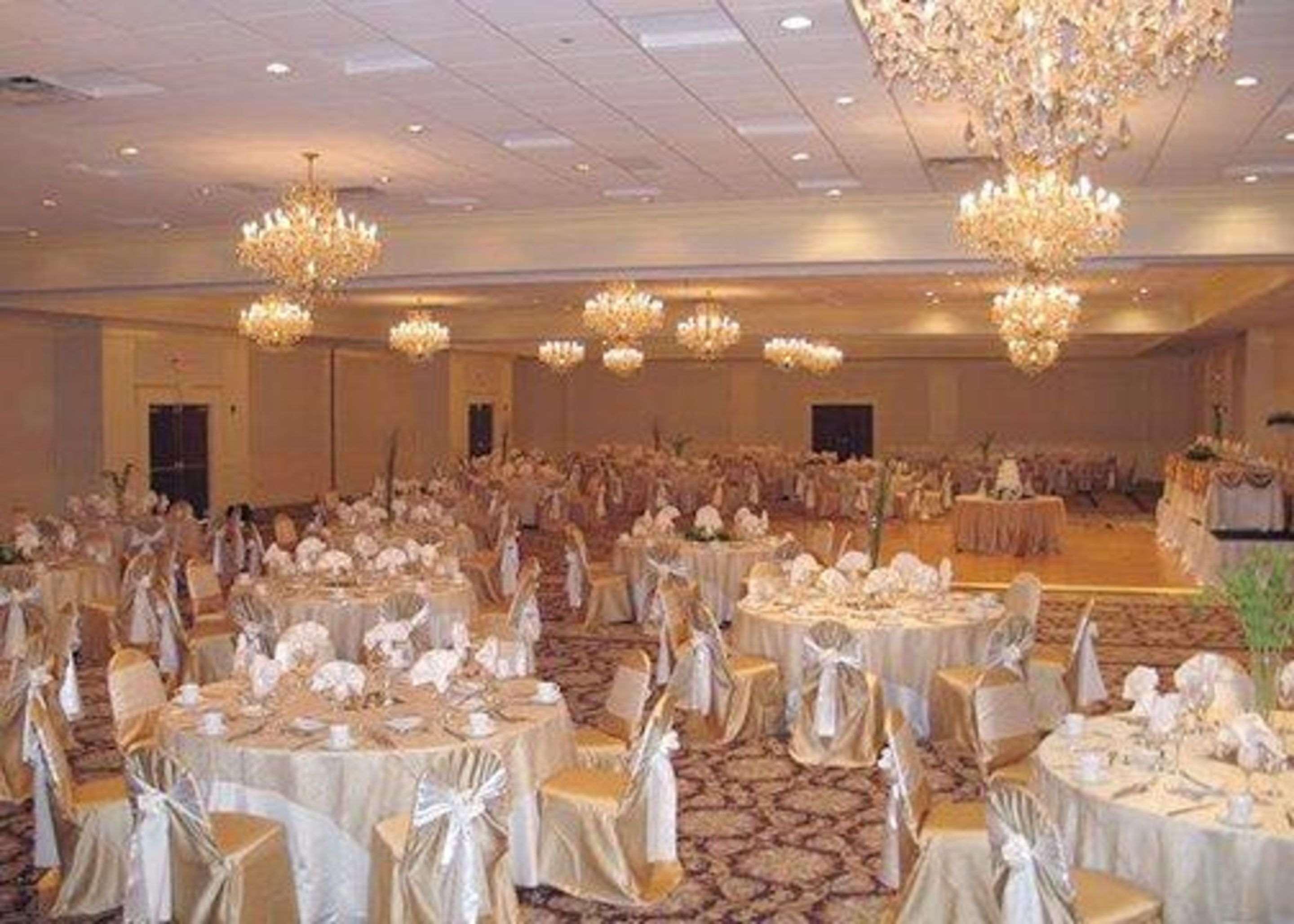 Clarion Hotel & Convention Center Joliet — photo 4