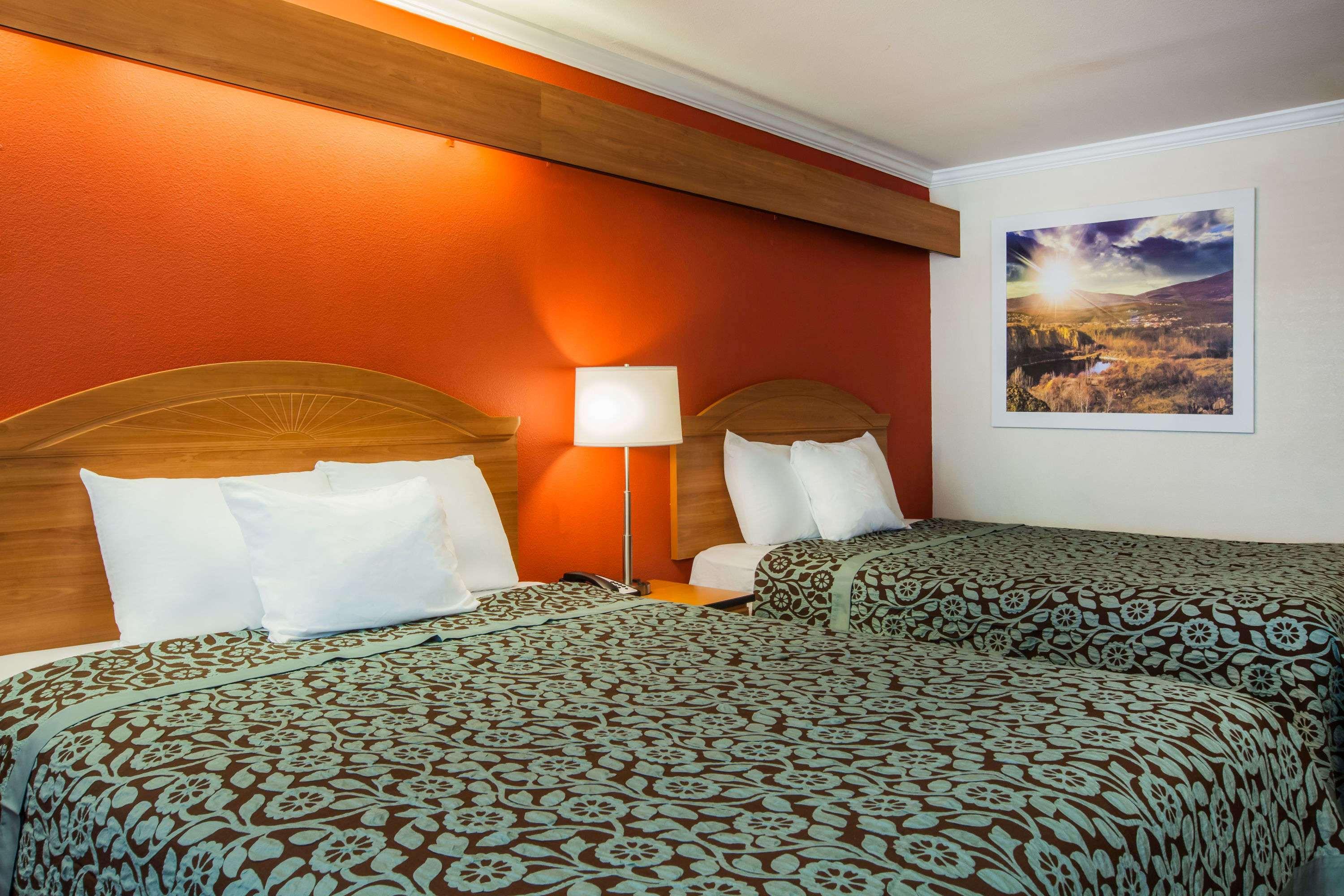 Days Inn & Suites Antioch — photo 5