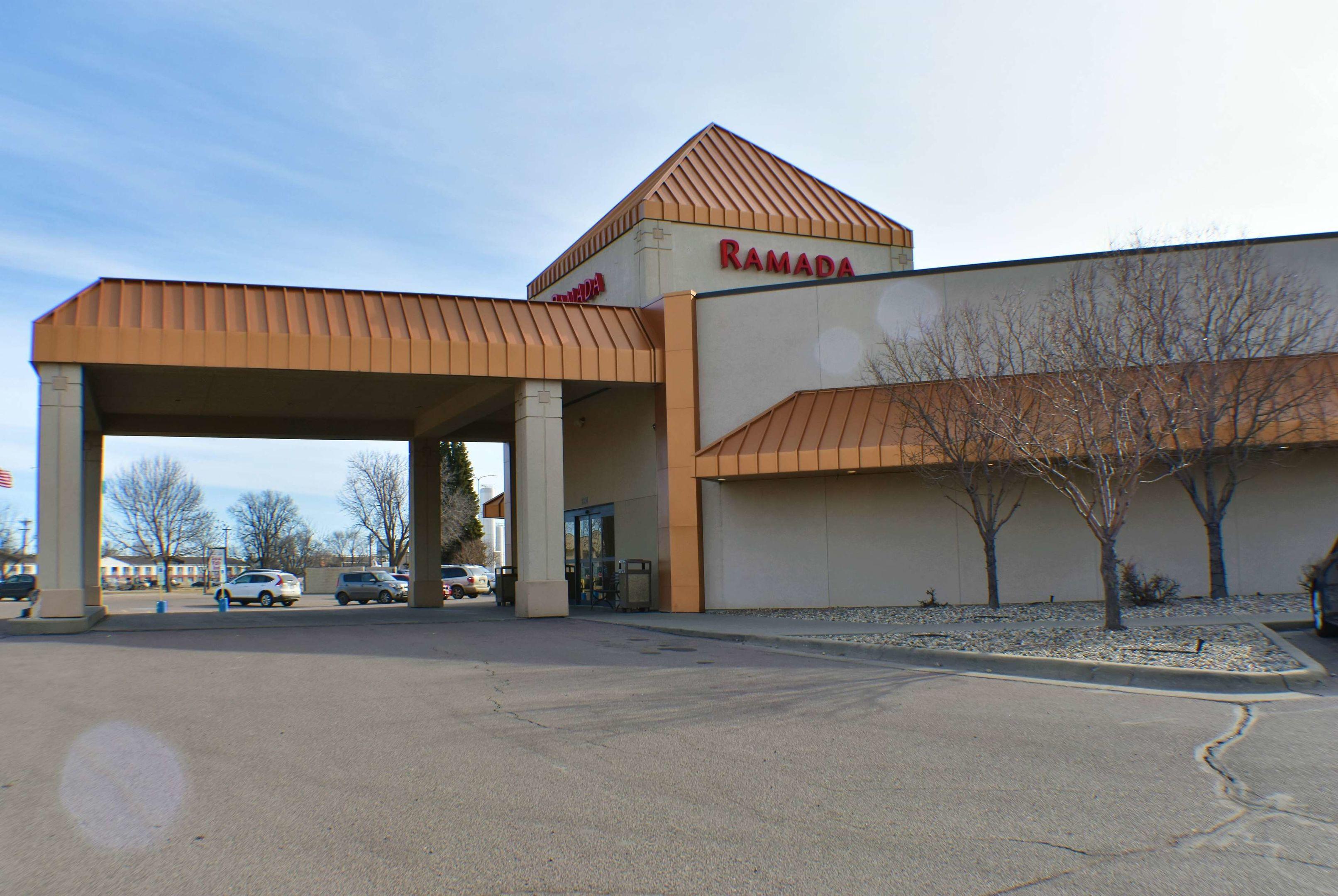 Ramada Sioux Falls Airport Hotel & Suites — photo 3