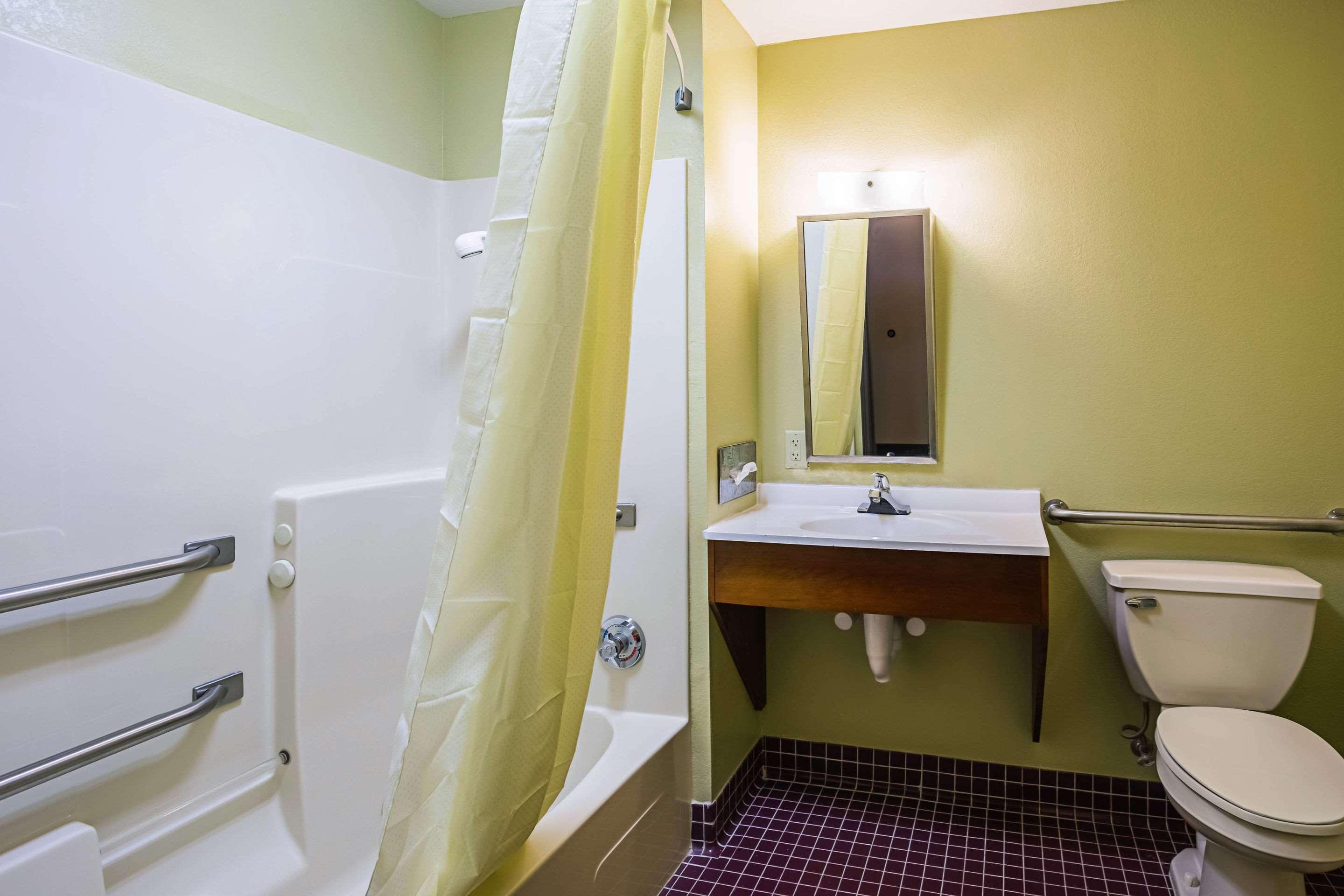 Econo Lodge Inn & Suites Ripley — photo 5