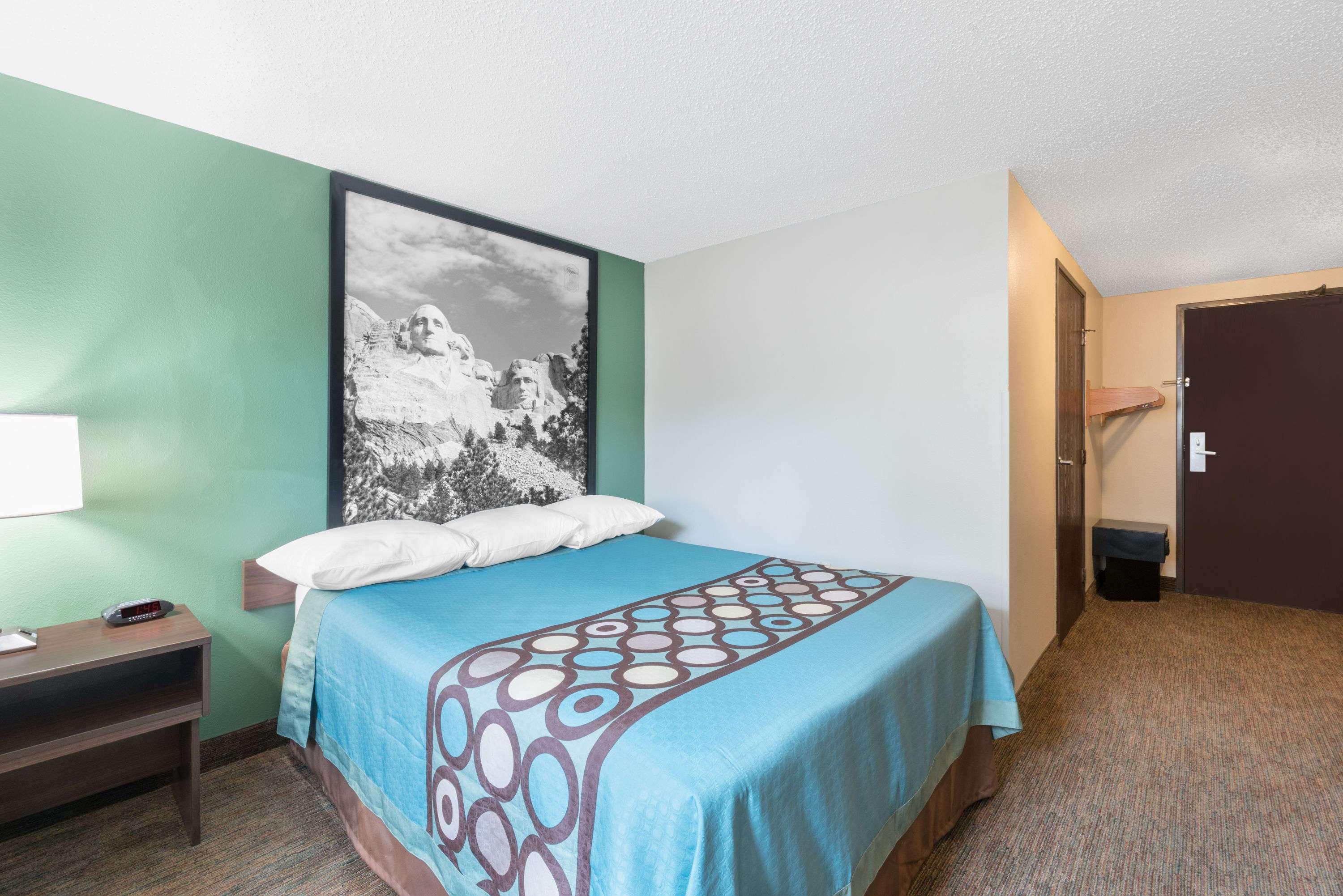 Super 8 by Wyndham Pierre SD — photo 3