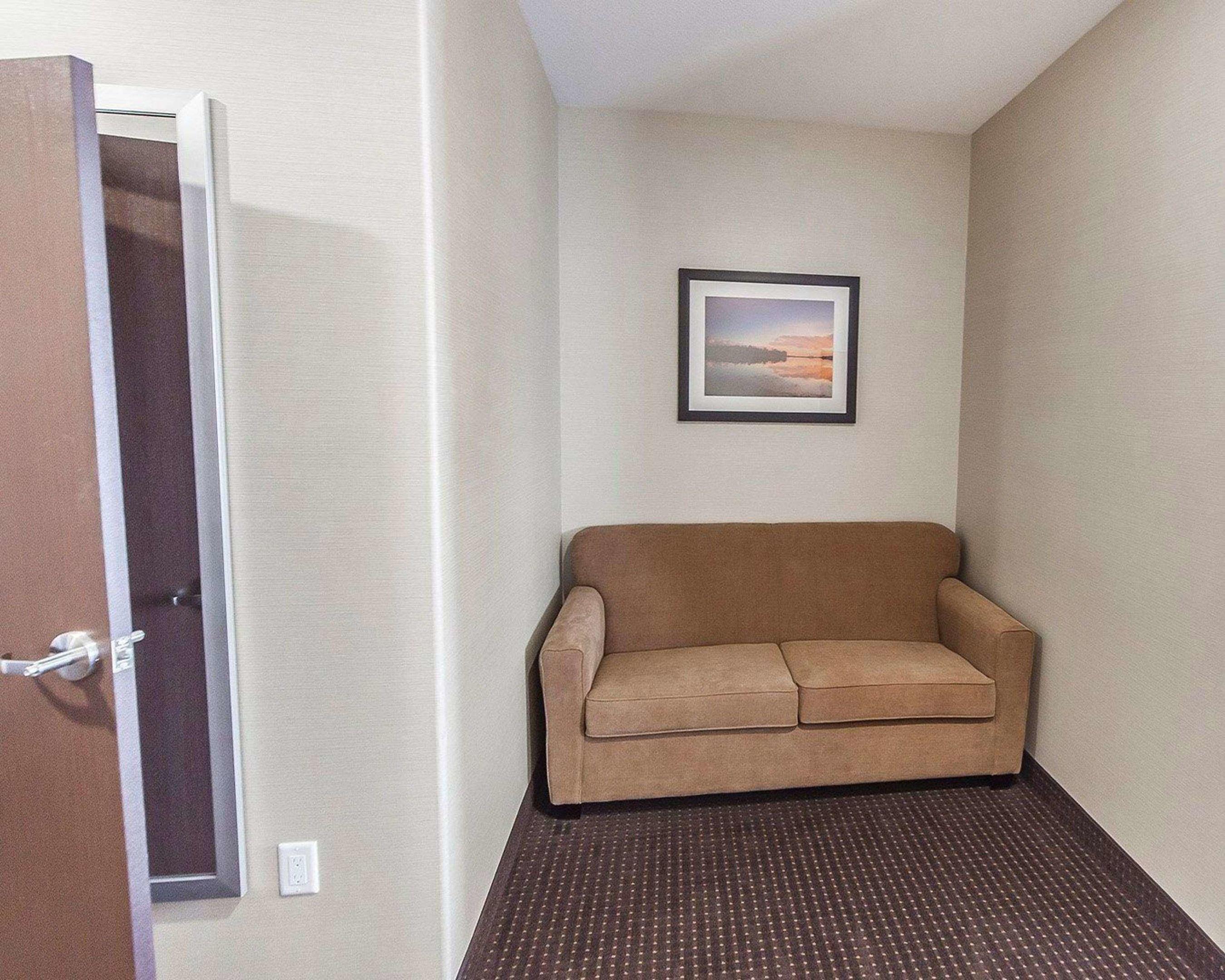 Comfort Inn & Suites — photo 5