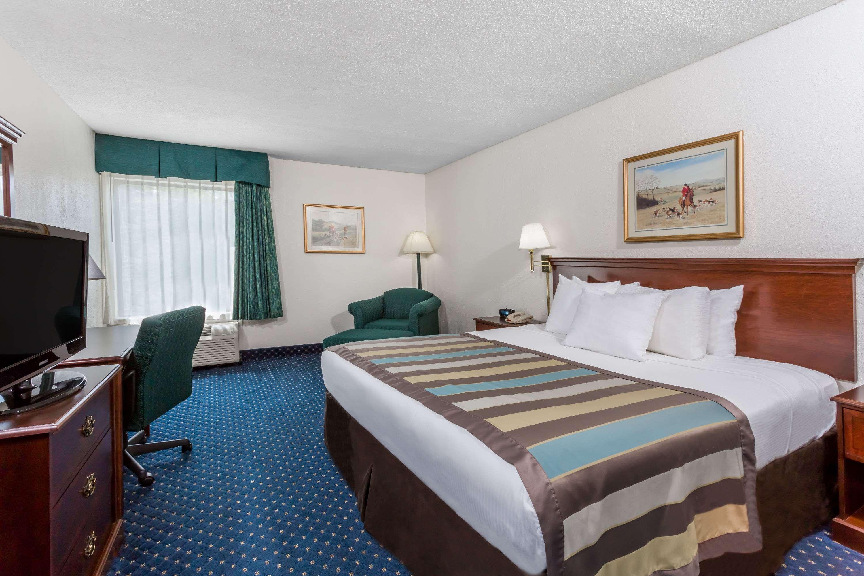 Baymont Inn & Suites Greensboro/Coliseum — photo 4