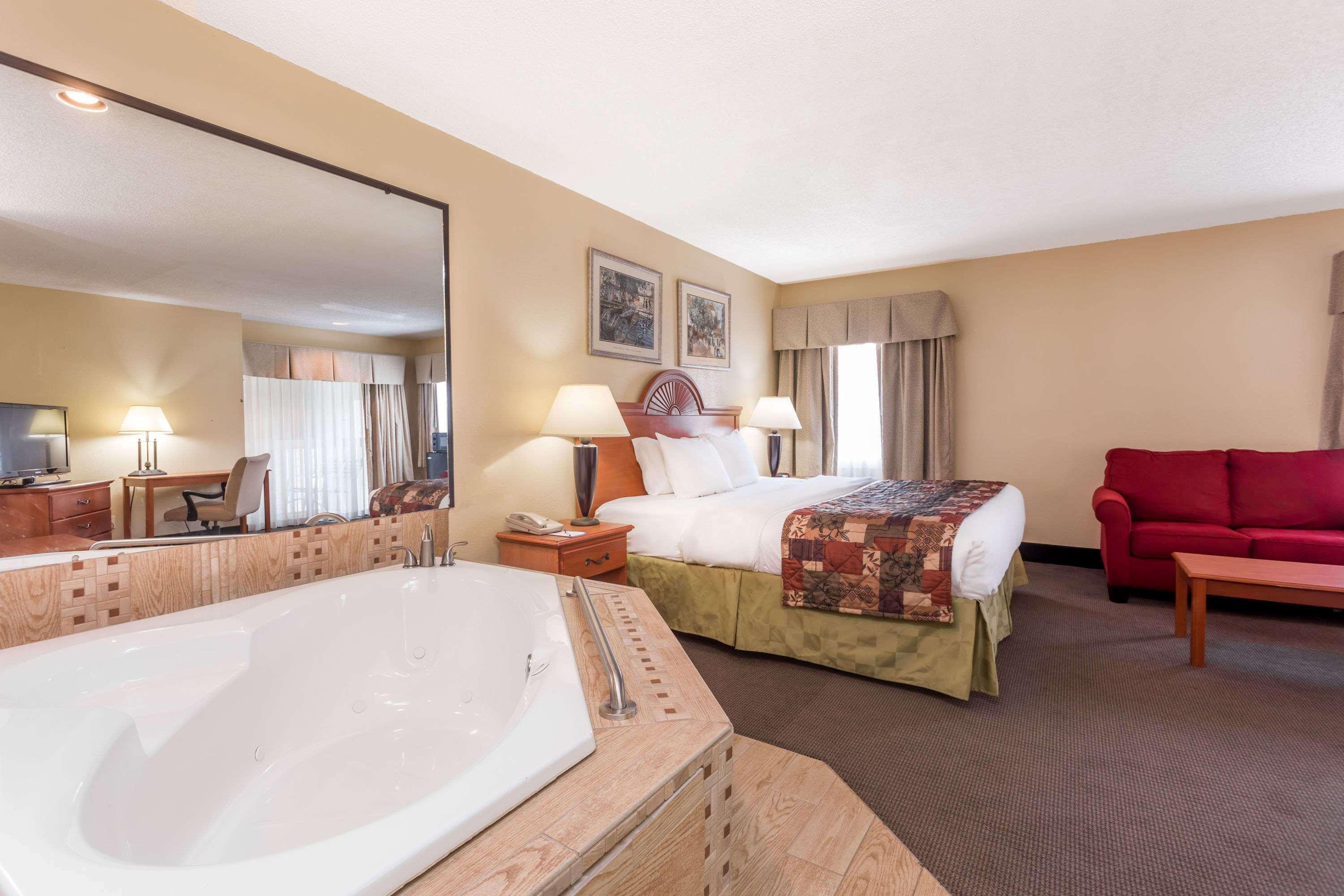 Baymont Inn & Suites La Grange — photo 4